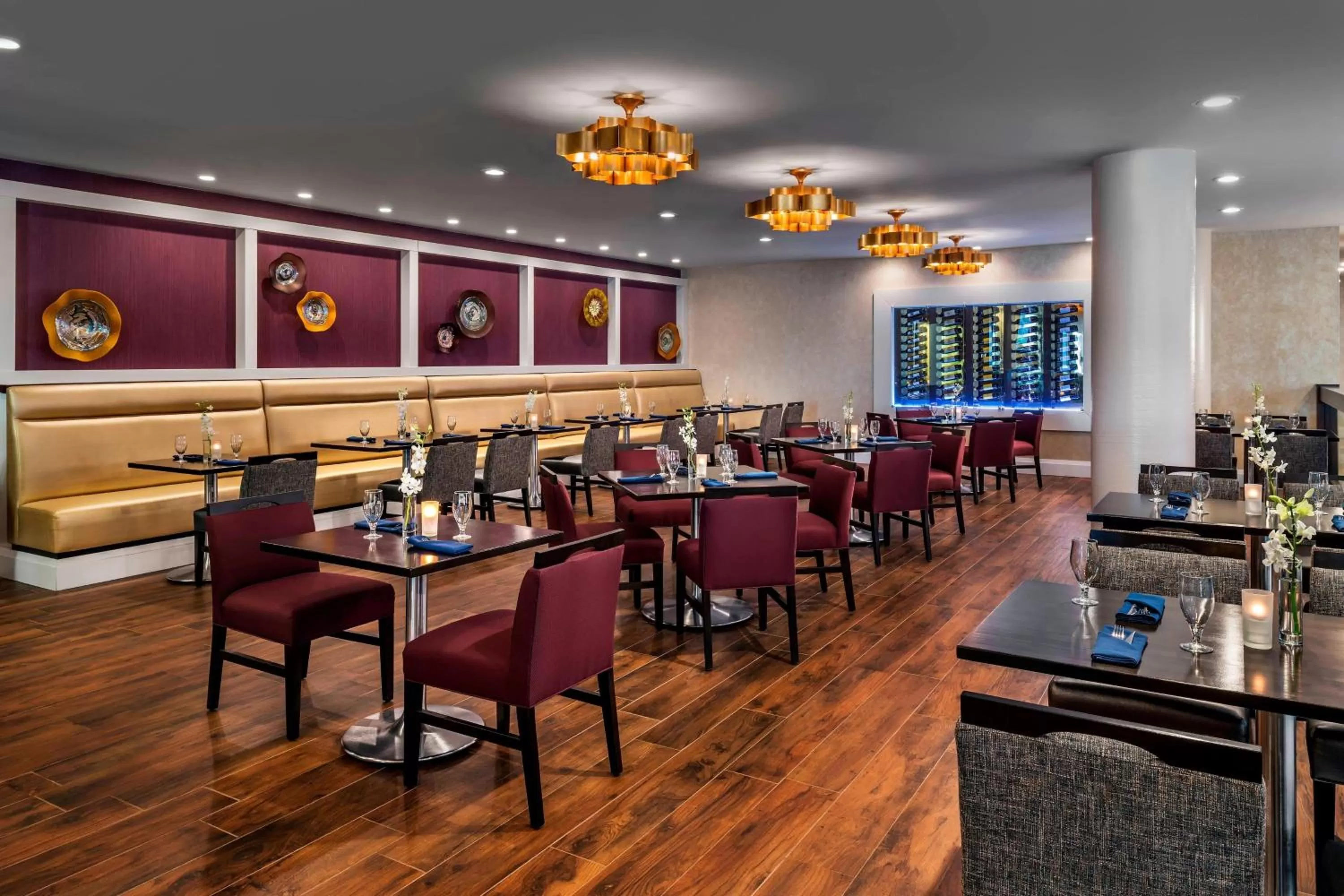 Lounge or bar in The Westin Toronto Airport