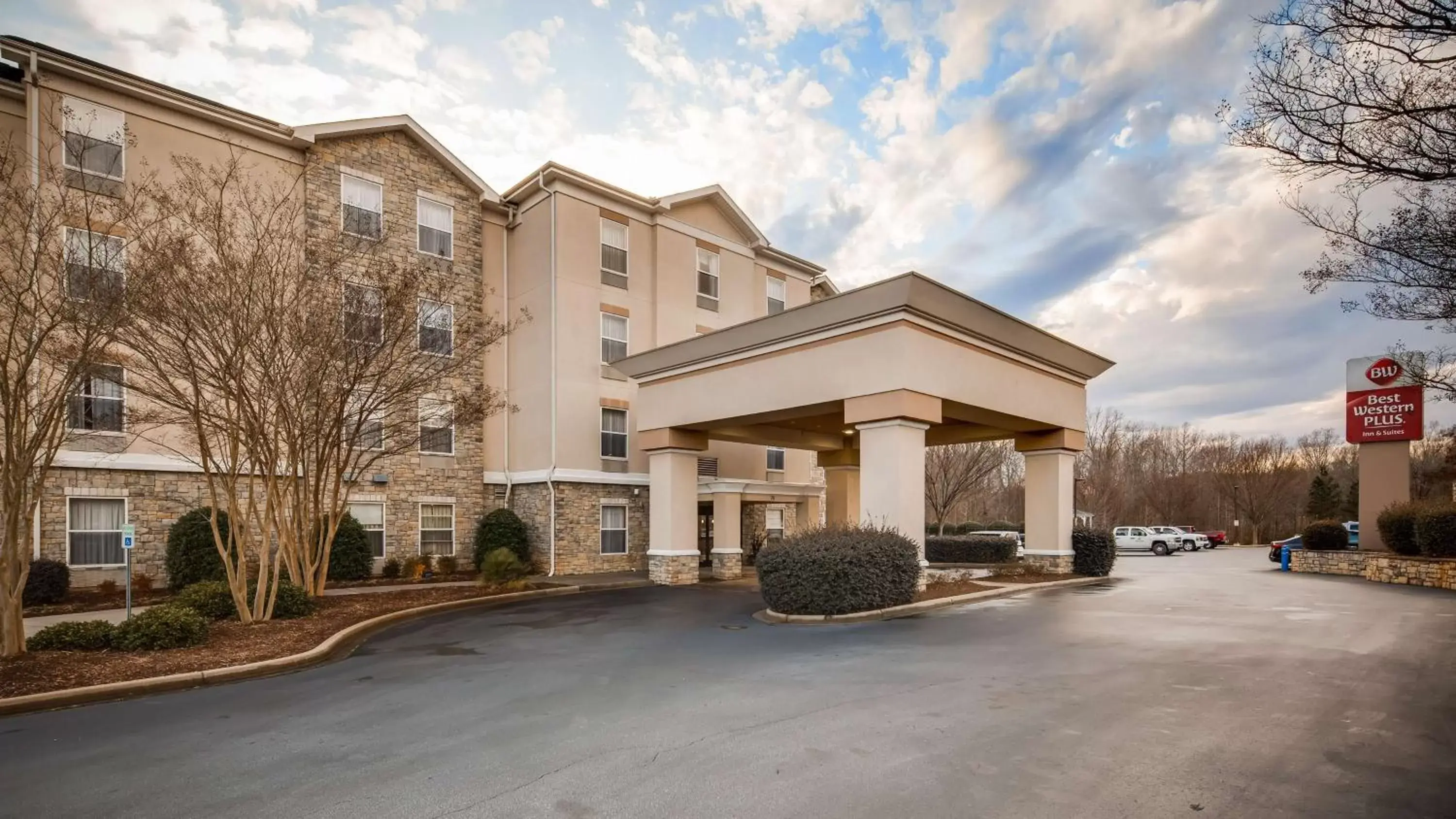 Property Building in Best Western Plus Greenville South