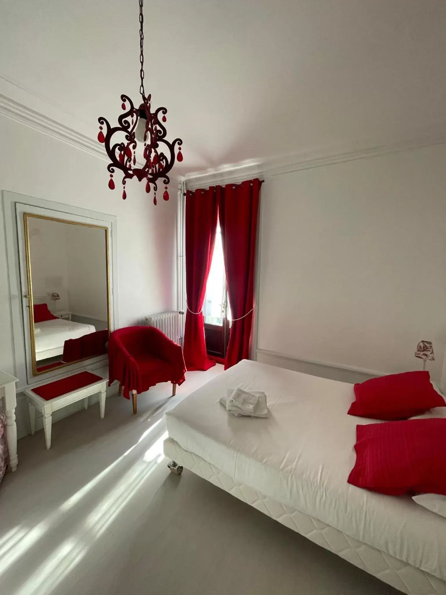 Photo of the whole room, Bed in Le Carré d'Aix