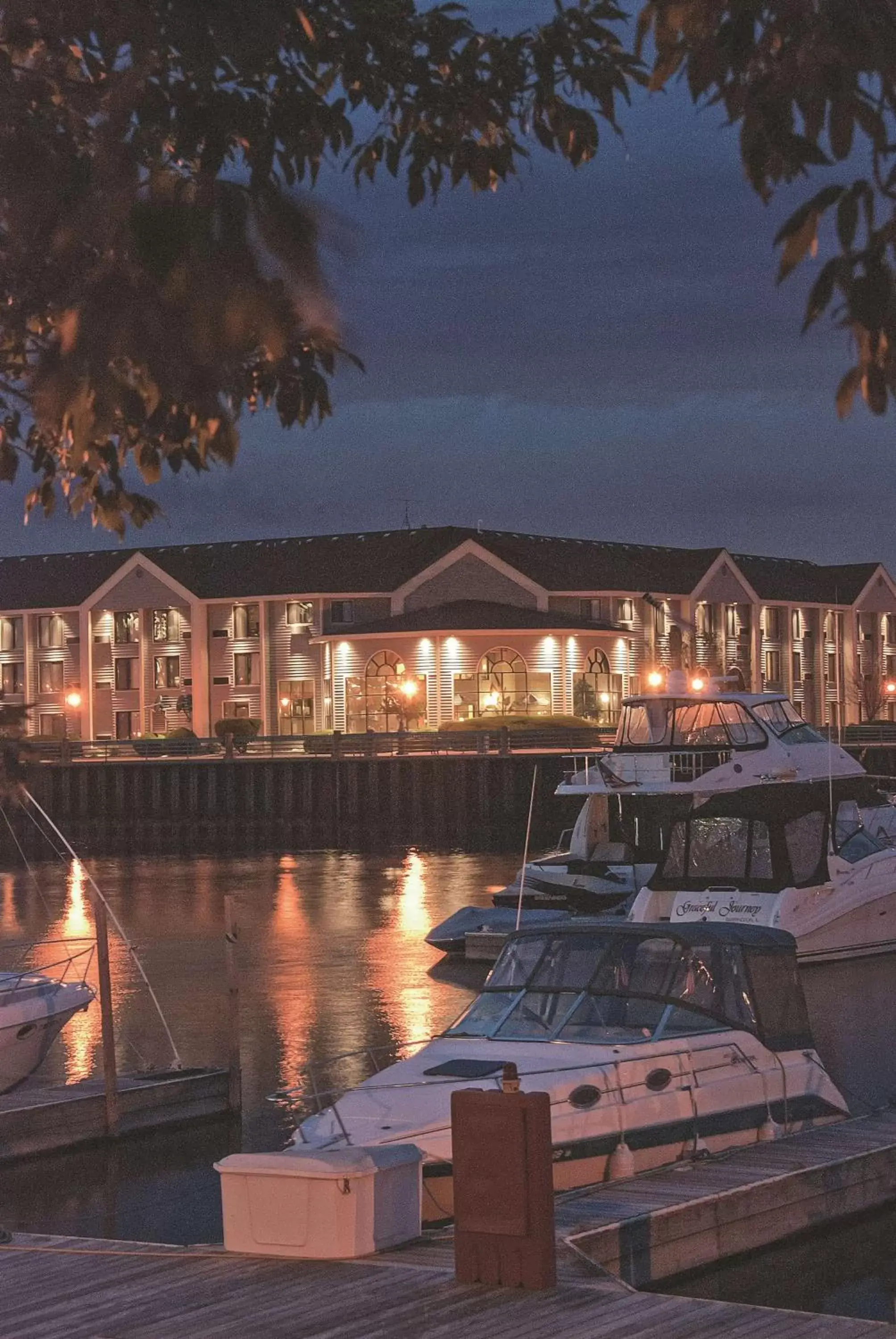 Property building in DoubleTree by Hilton Racine Harbourwalk Property building in DoubleTree by Hilton Racine Harbourwalk