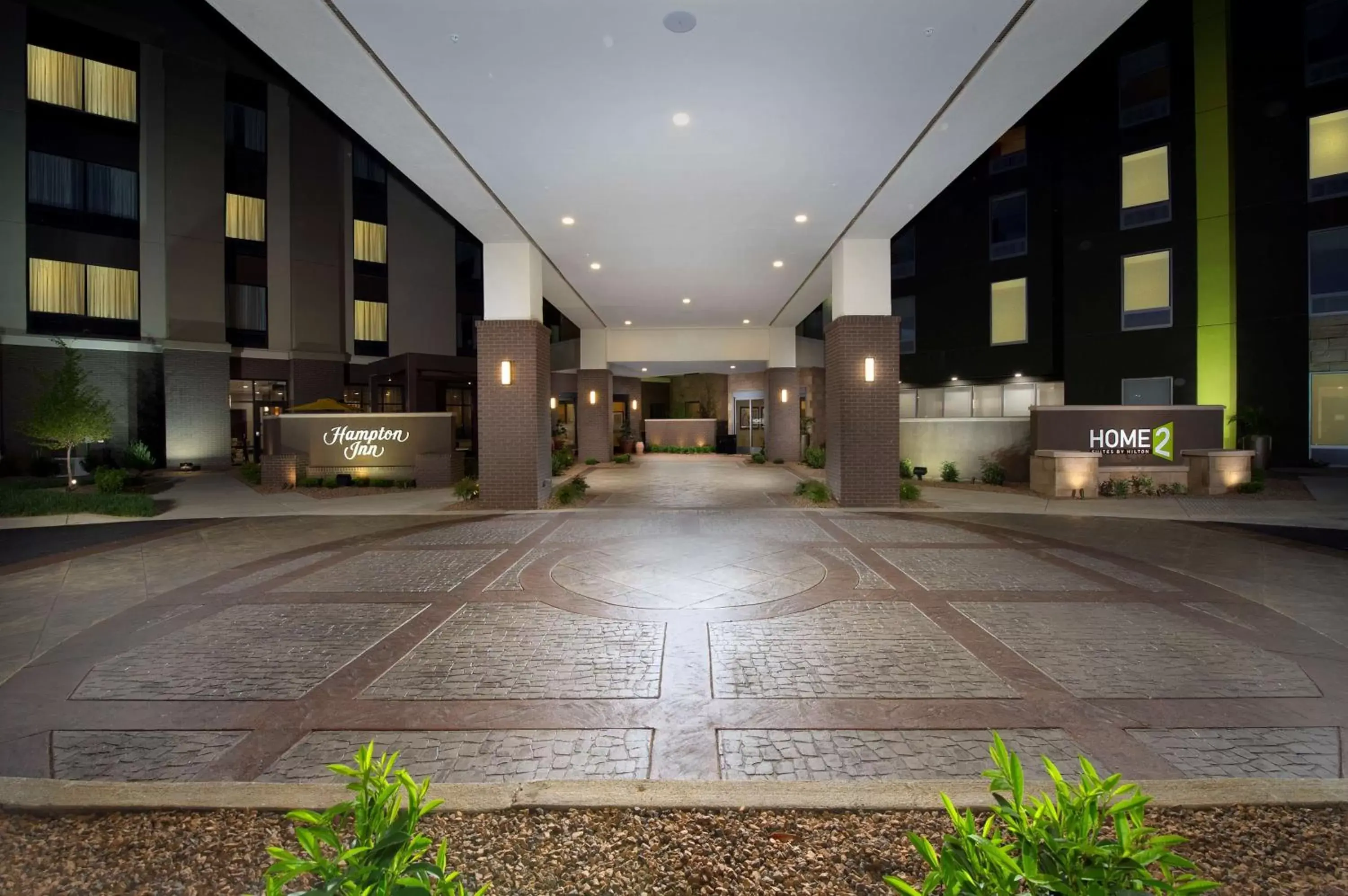 Property building in Hampton Inn Louisville East Hurstbourne Property building in Hampton Inn Louisville East Hurstbourne