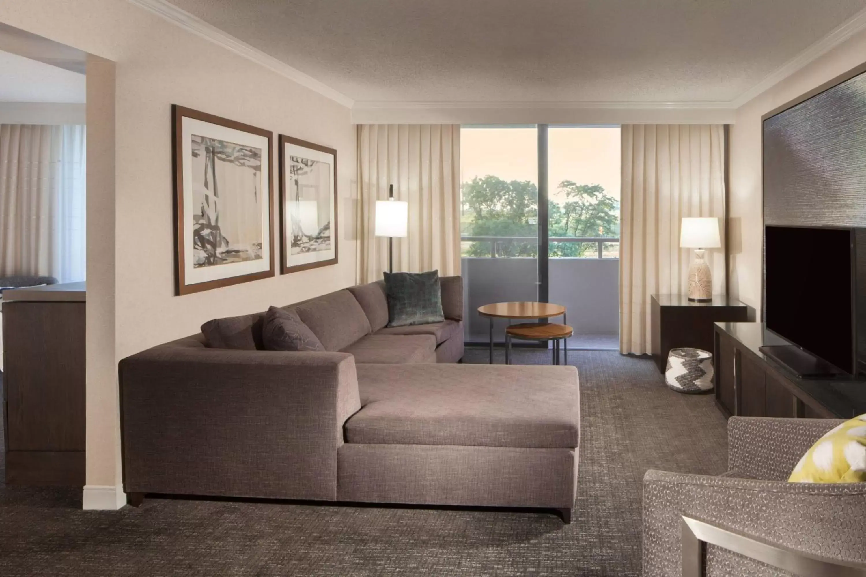 Living room, Seating Area in Omaha Marriott