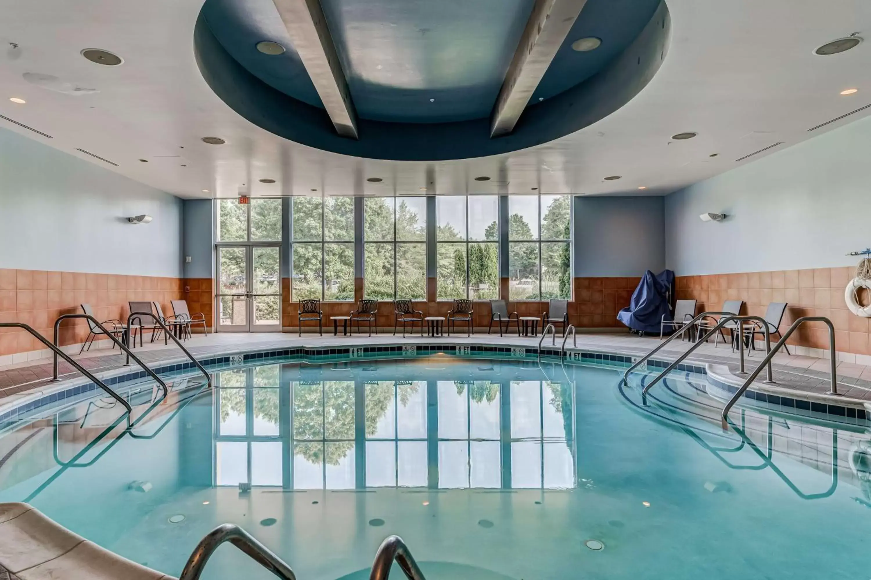 Pool view, Swimming Pool in Embassy Suites Atlanta - Kennesaw Town Center