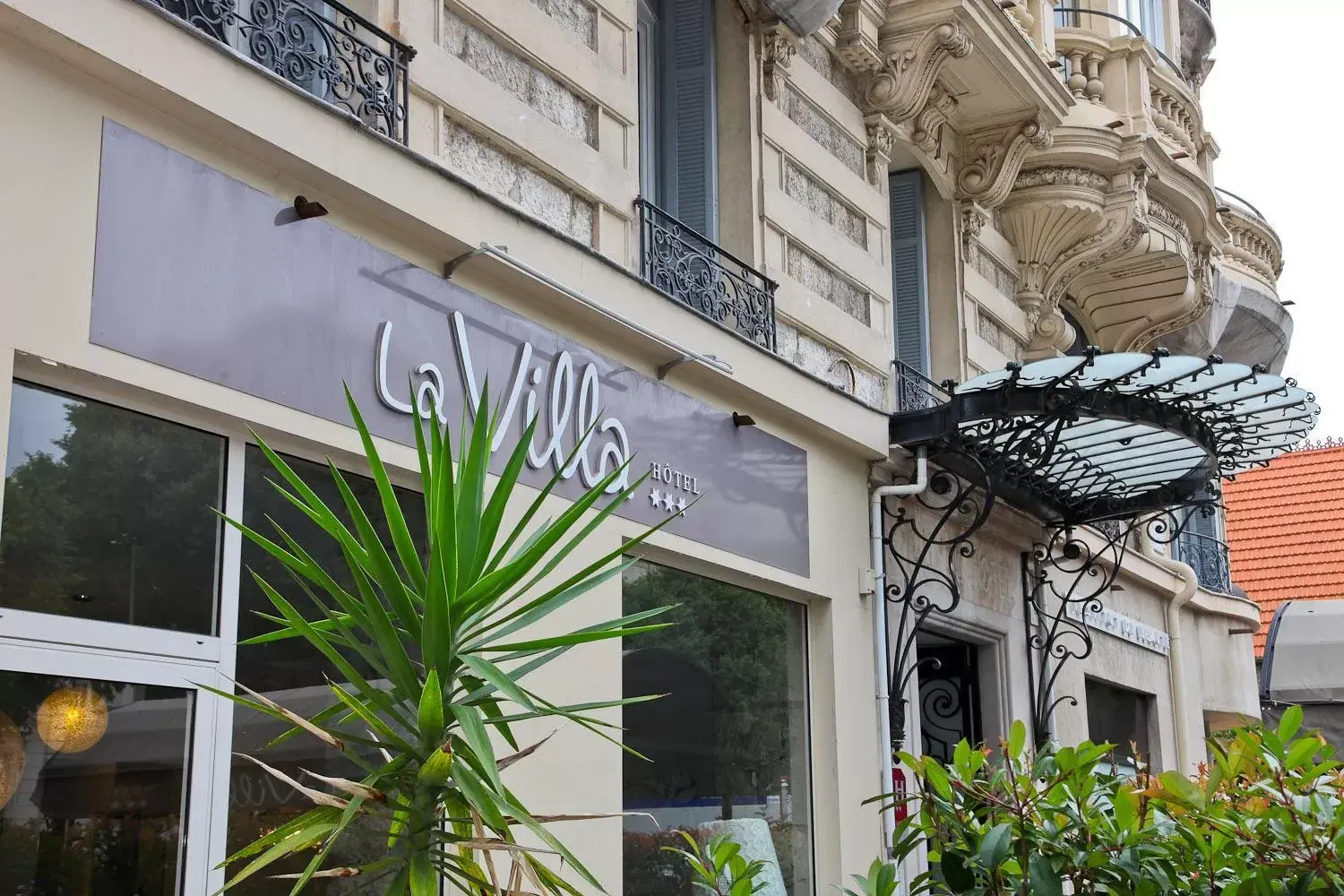 Facade/entrance, Property Building in Hotel La Villa Nice Victor Hugo