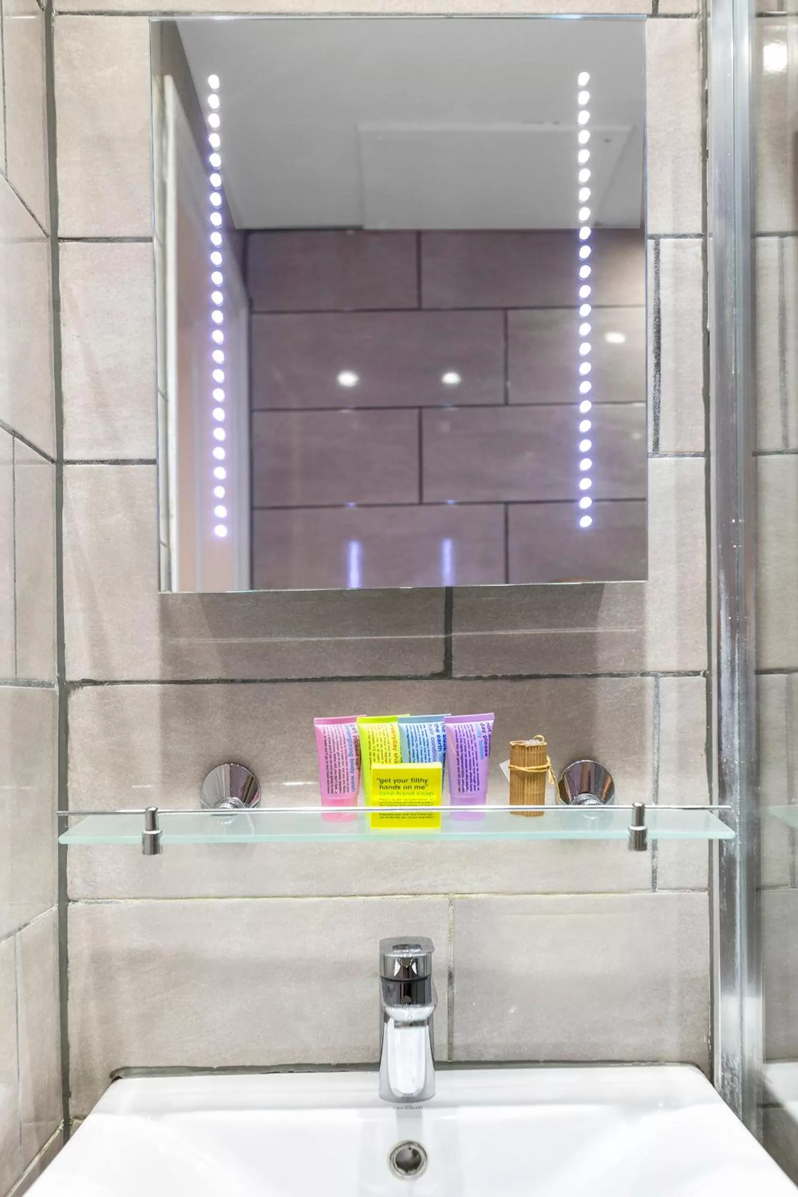 Toilet in Hotel Shepherds Bush London