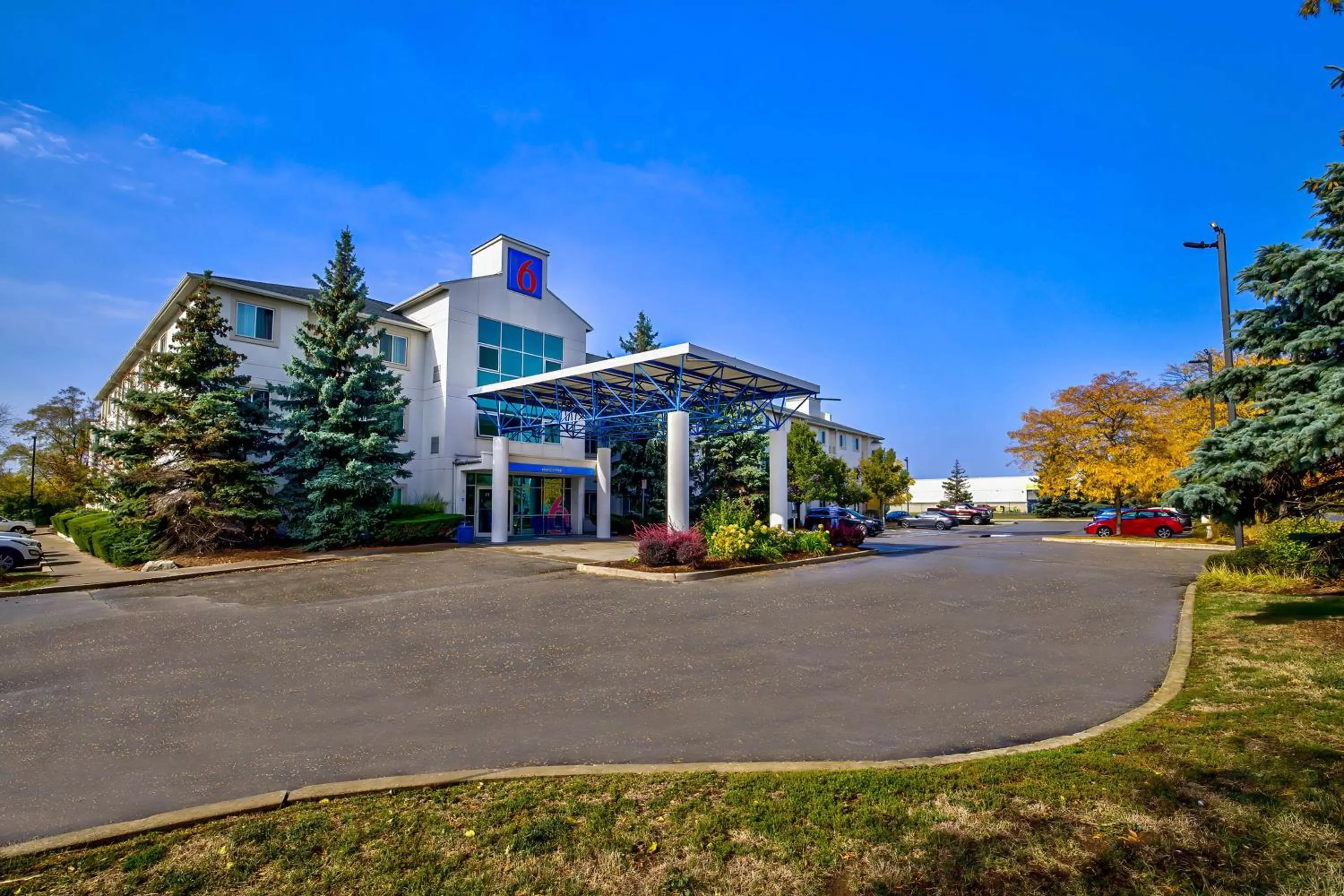 Property building in Motel 6-Burlington, ON - Toronto West - Oakville
