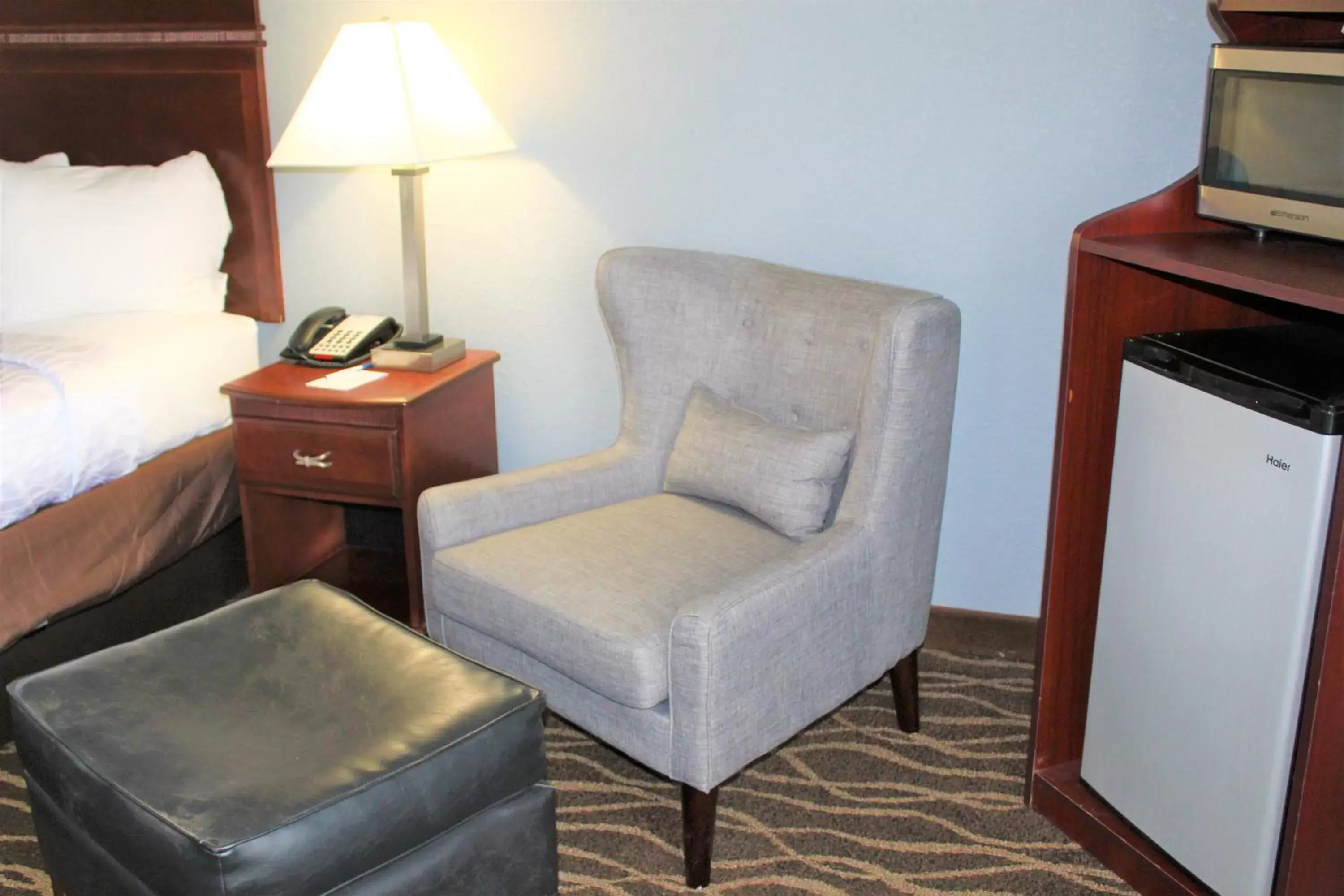 Seating Area in Best Western Albemarle Inn