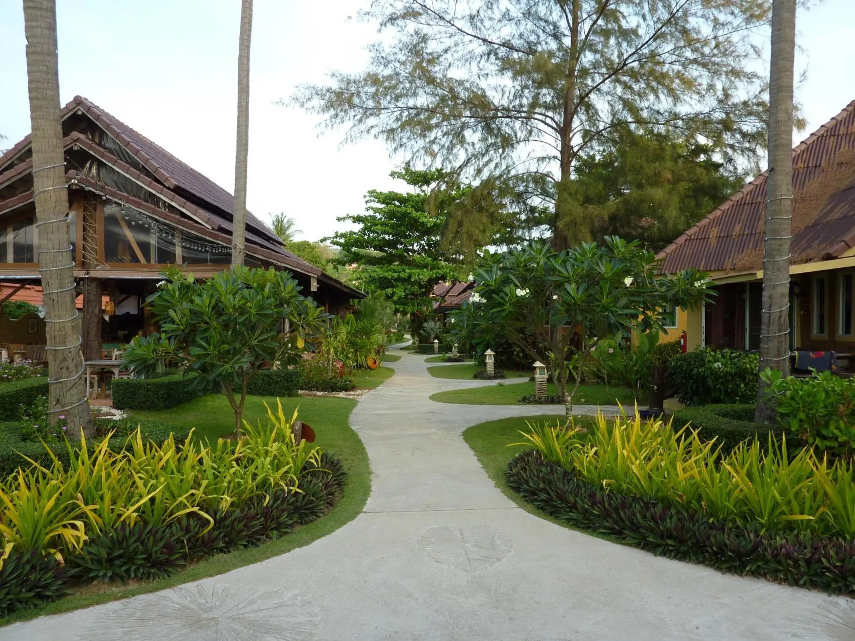 Garden, Property Building in Lanta Castaway Beach Resort