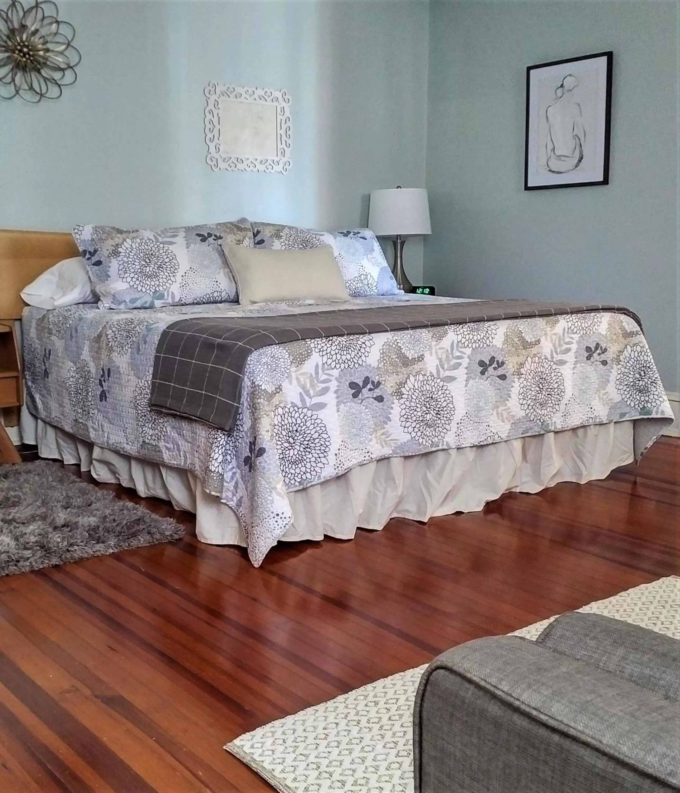 Photo of the whole room, Bed in Georges on York B&B