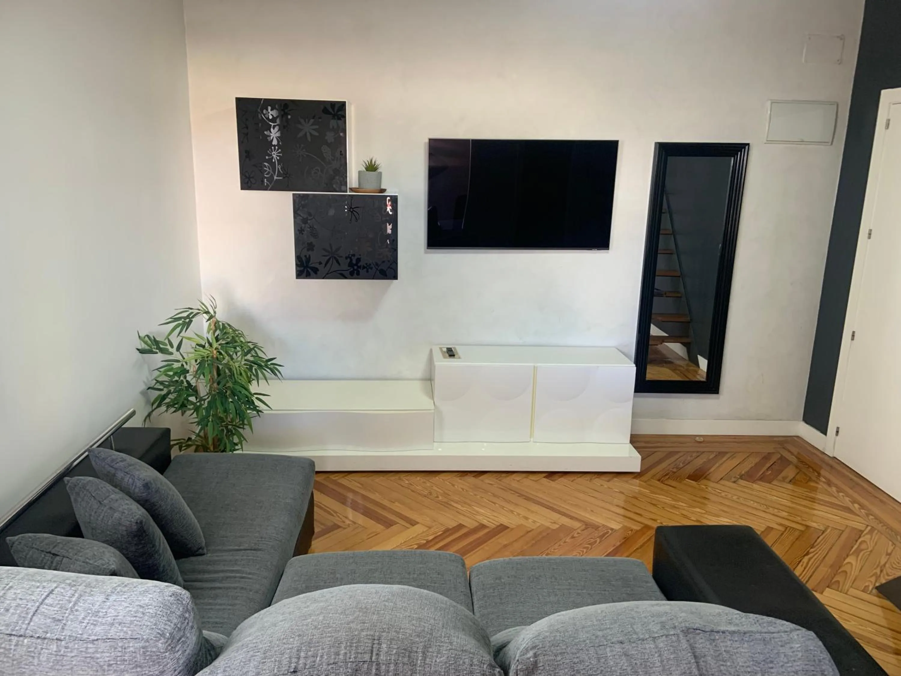 TV and multimedia in Hostal Abadia Madrid