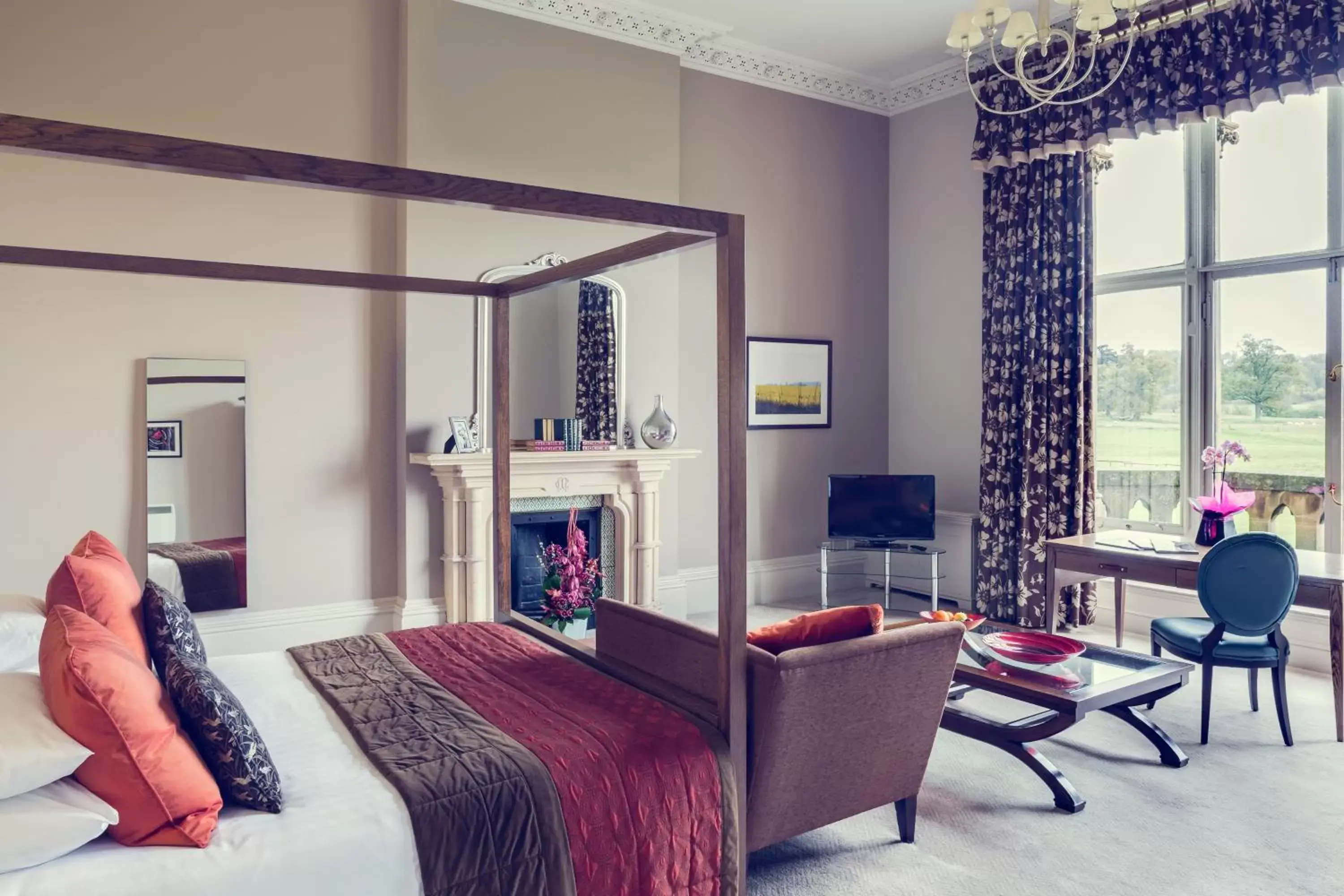 Bedroom, Seating Area in Mercure Warwickshire Walton Hall Hotel & Spa