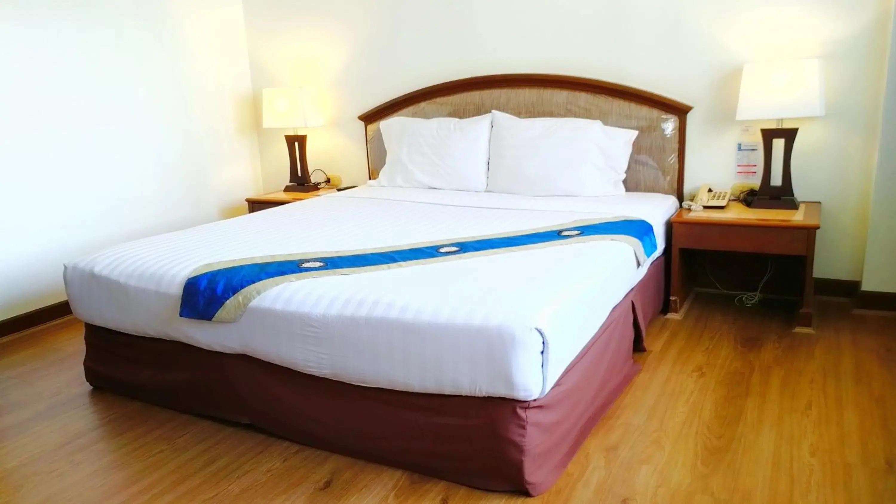 Bed in Grand Park Hotel (SHA Extra Plus)