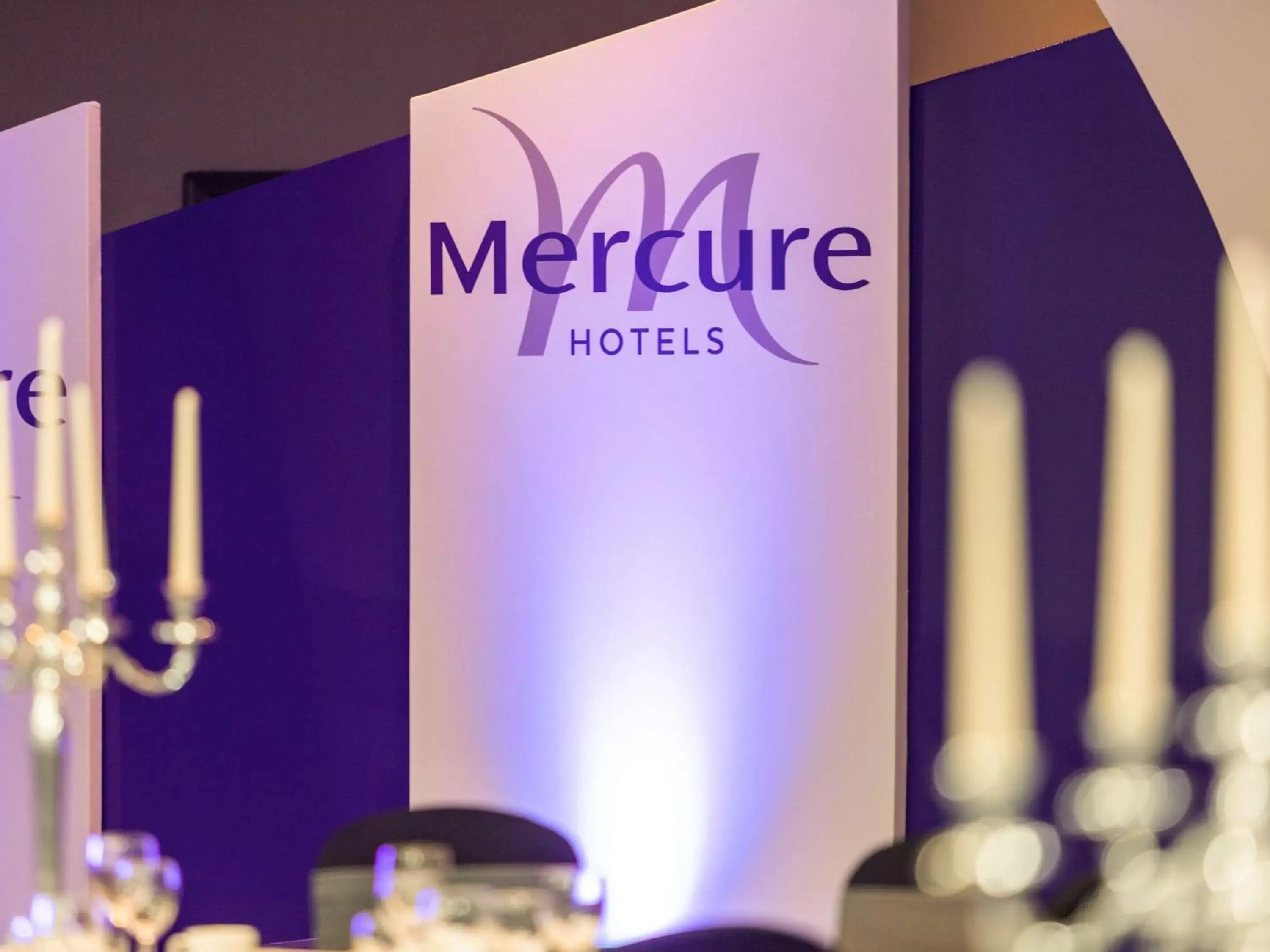 Lounge or bar in Mercure Daventry Court Hotel
