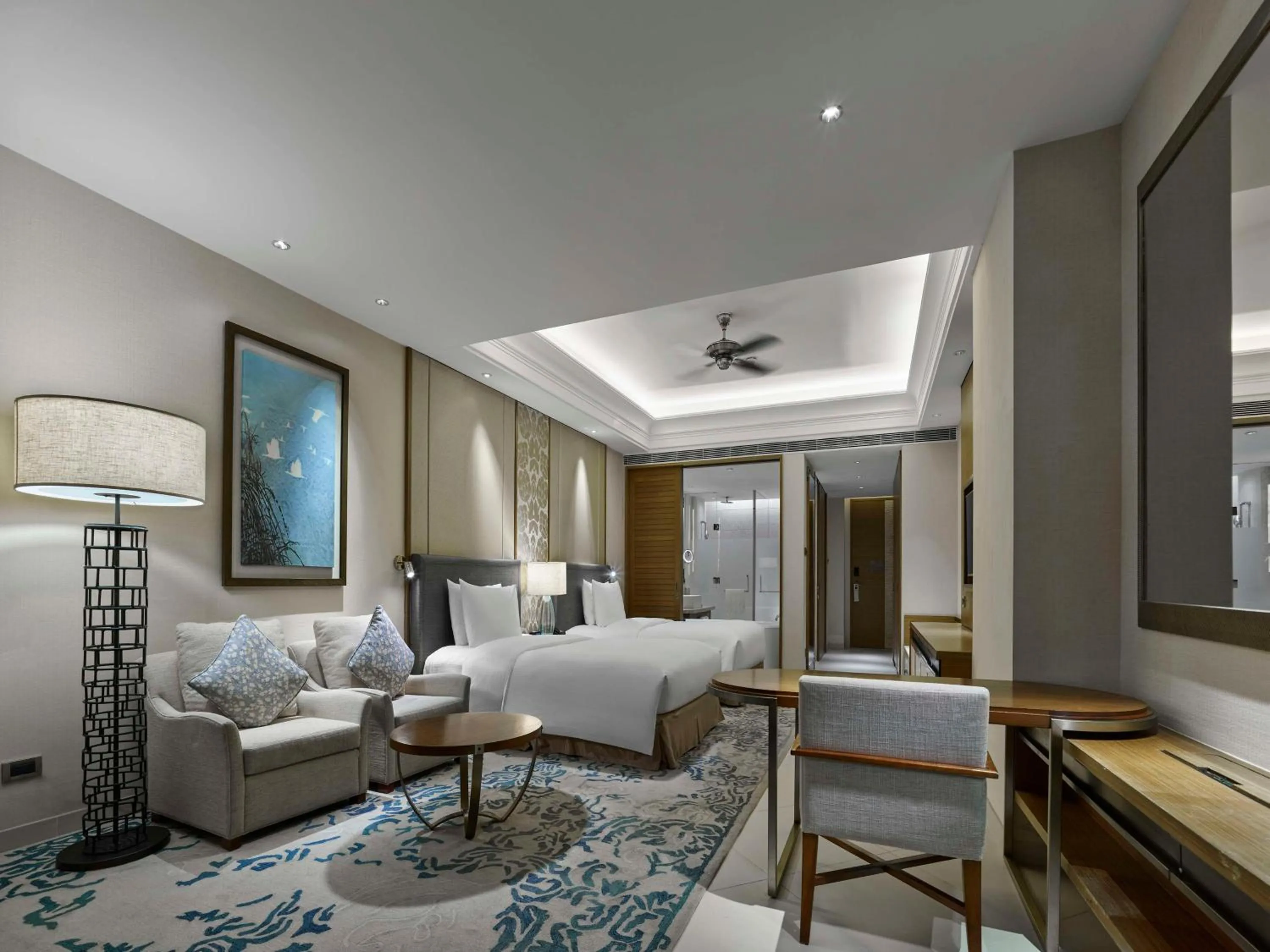 Photo of the whole room, Bed in Hilton Haikou Meilan