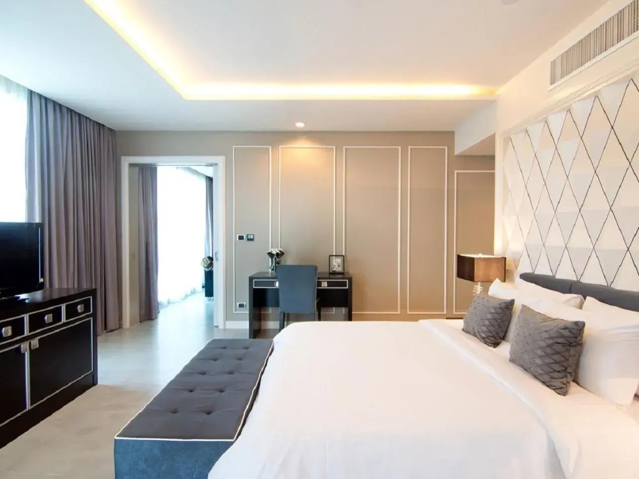 Bedroom, Bed in Way Hotel Pattaya