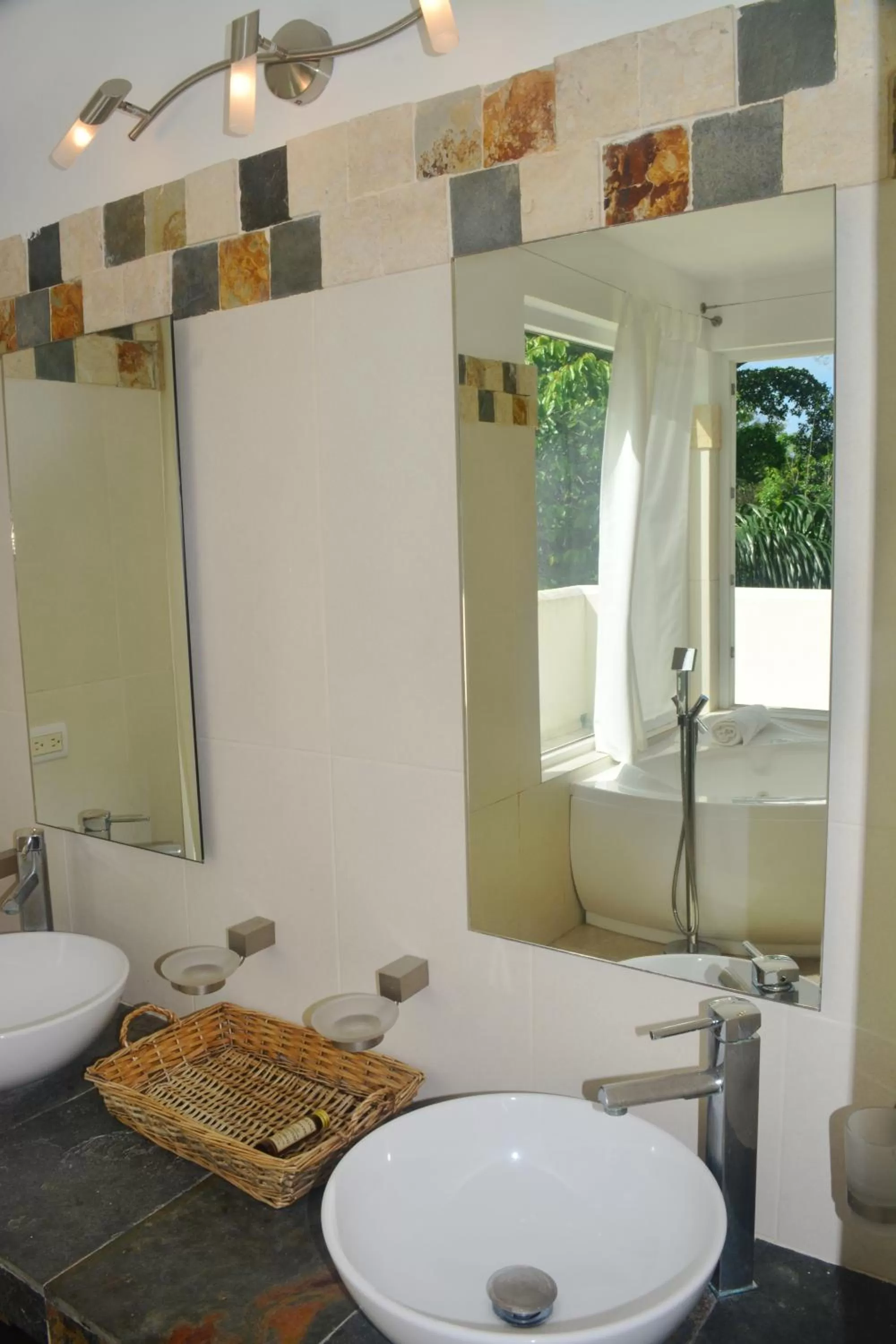 Hot Tub in Instyle Residences at Infiniti Blu