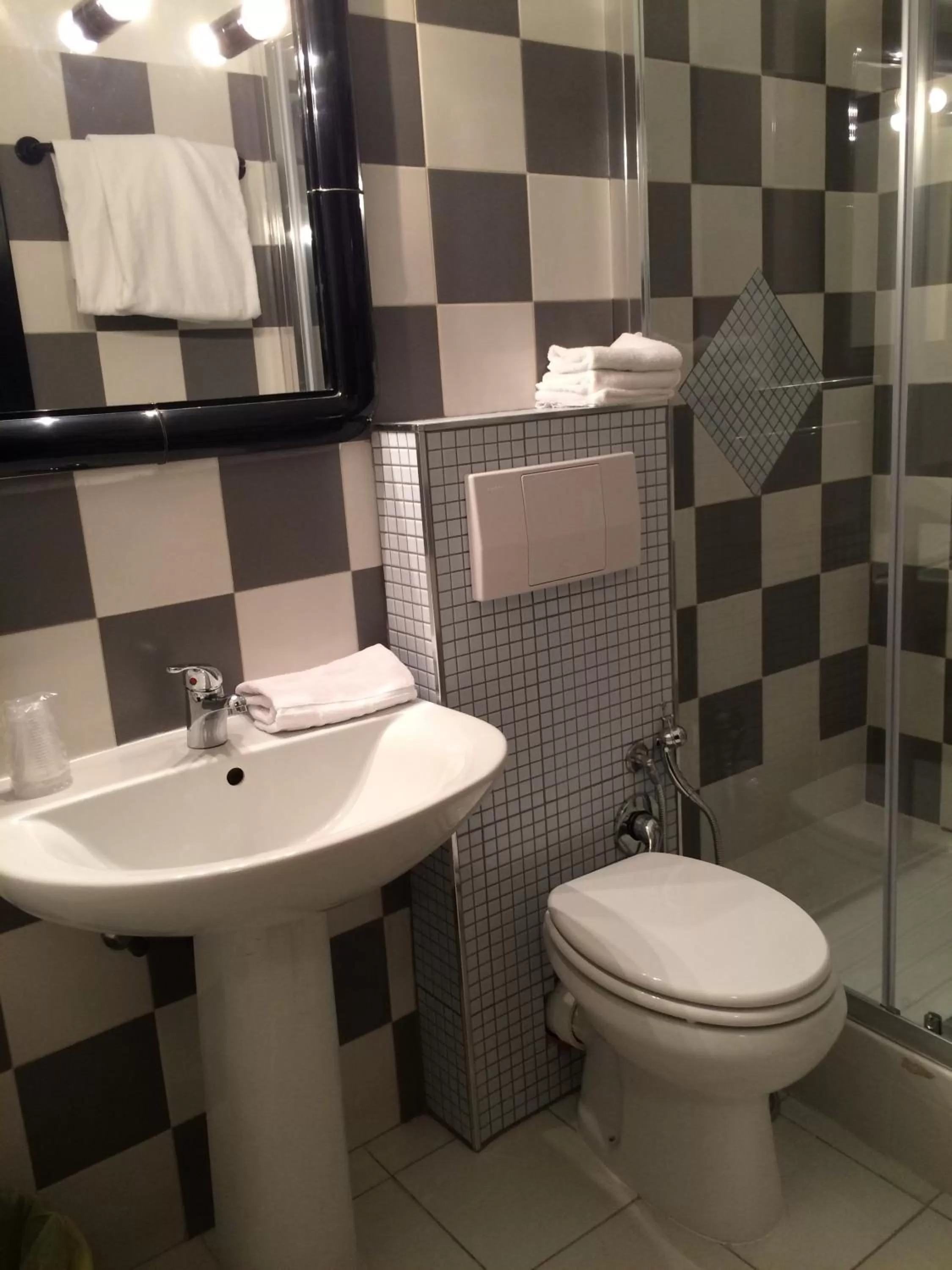 Bathroom in Hotel Letizia