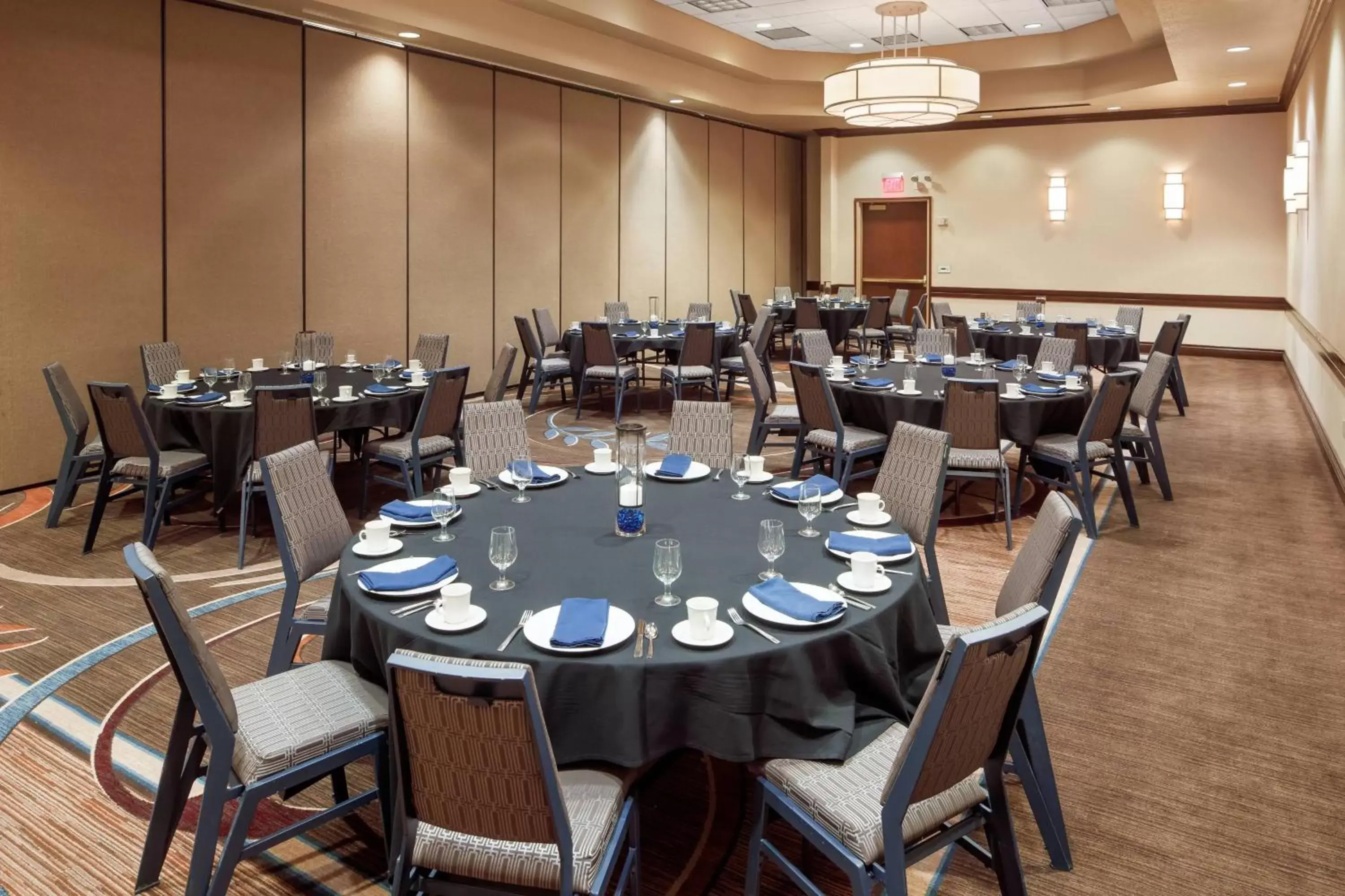 Meeting/conference room, Restaurant/Places to Eat in Sheraton Sioux Falls & Convention Center