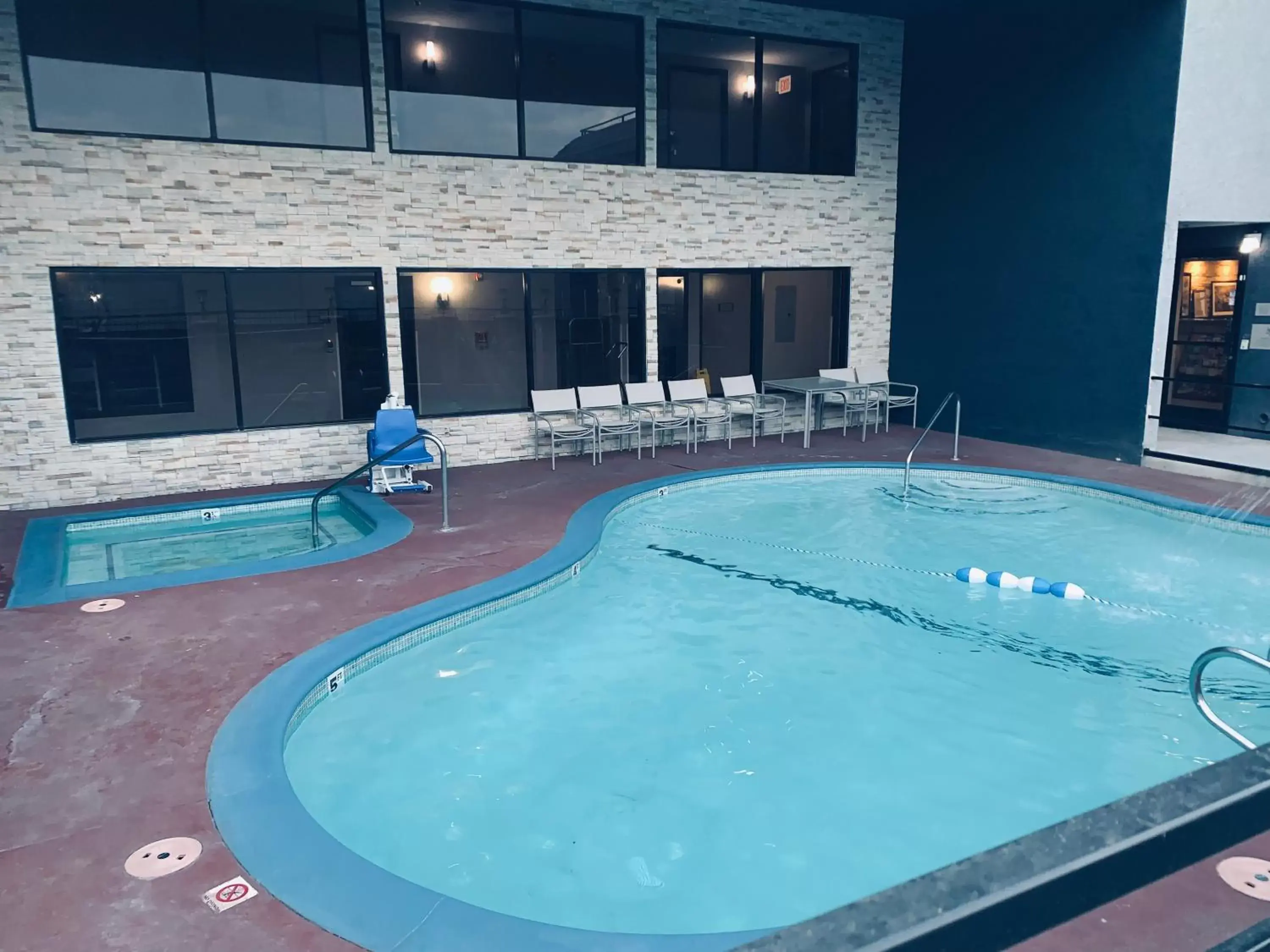 Swimming Pool in Country Inn & Suites by Radisson, Bakersfield, CA