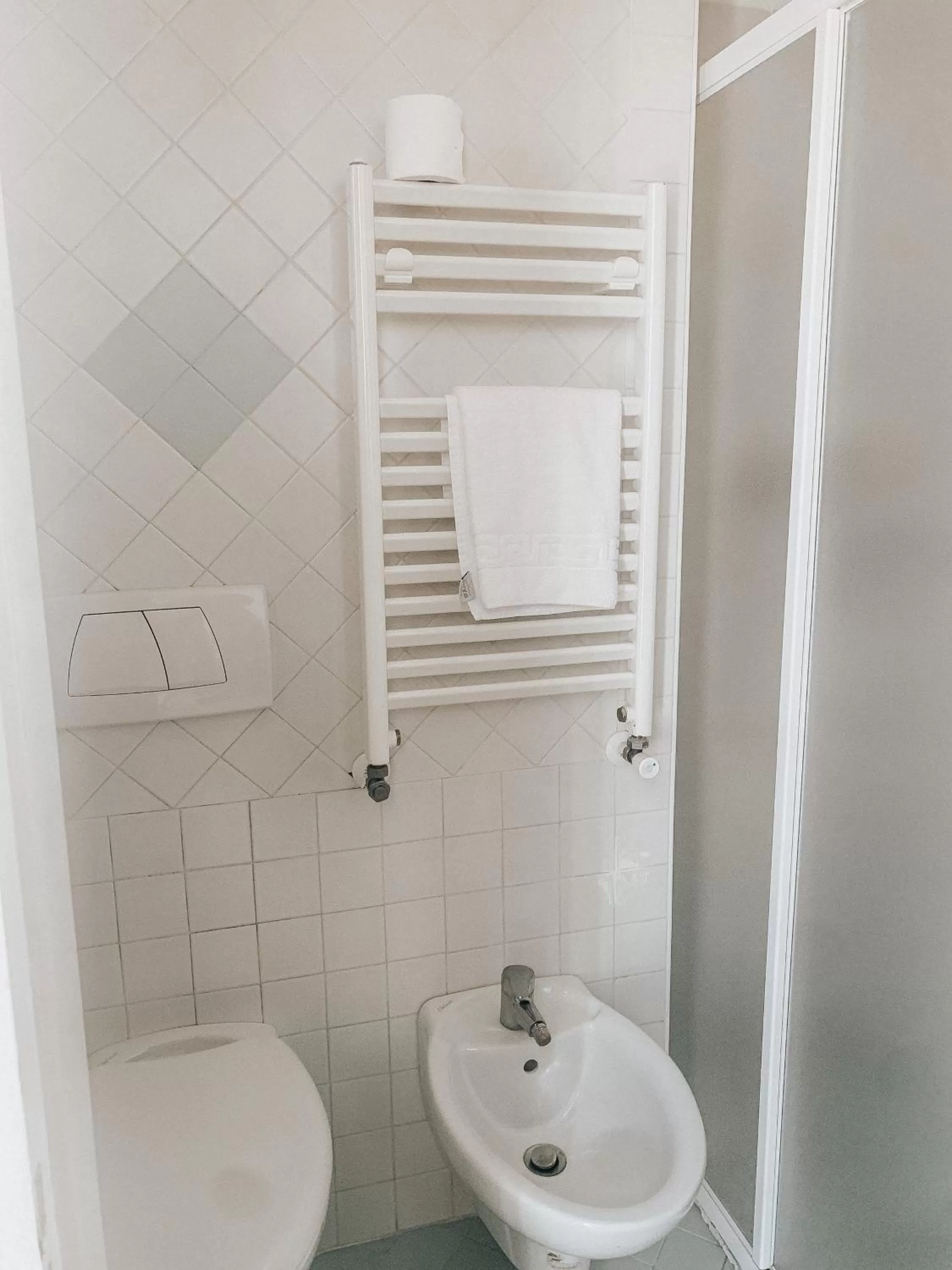 Bathroom in Esedra Hotel