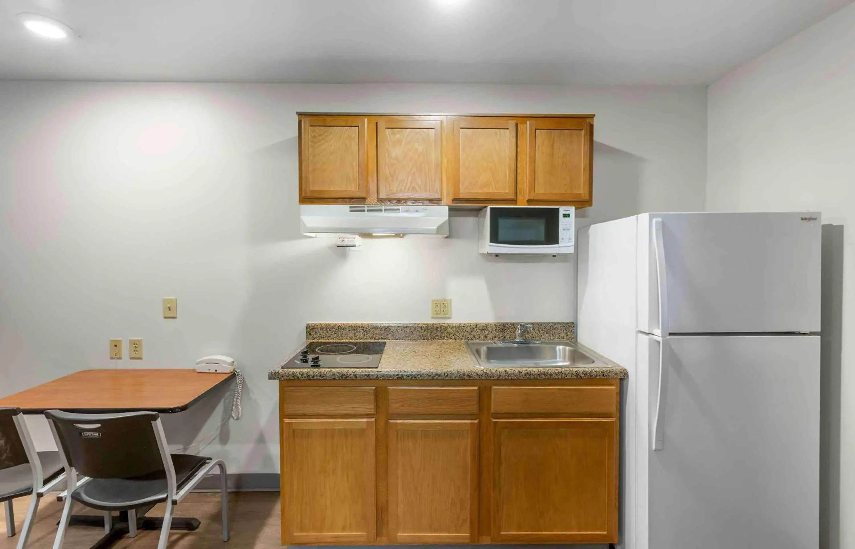 Bedroom, Kitchen/Kitchenette in Extended Stay America Select Suites - Ogden