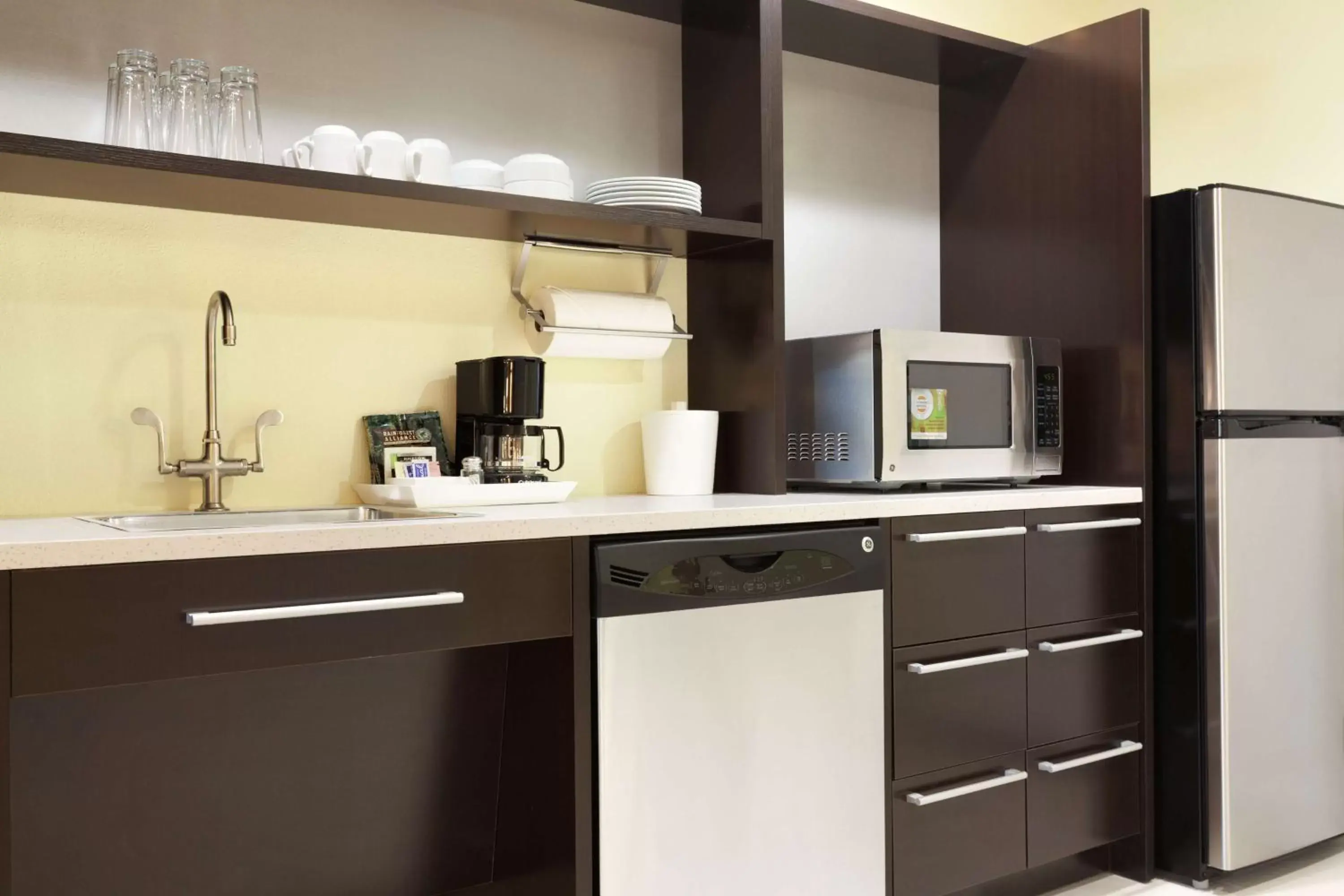 Kitchen or kitchenette, Kitchen/Kitchenette in Home2 Suites By Hilton El Paso Airport