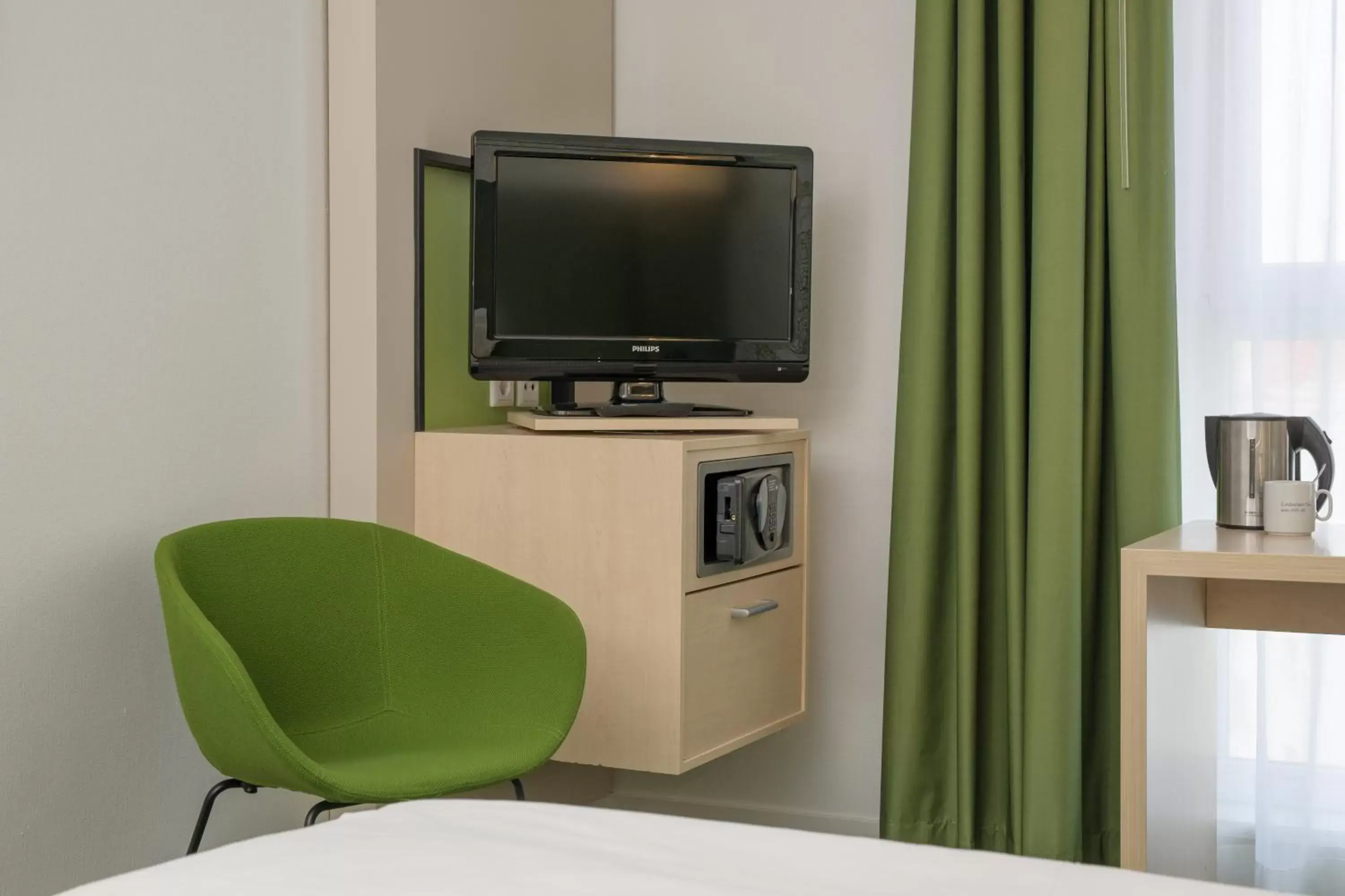 TV and multimedia, TV/Entertainment Center in Mercure Hotel Hannover Mitte