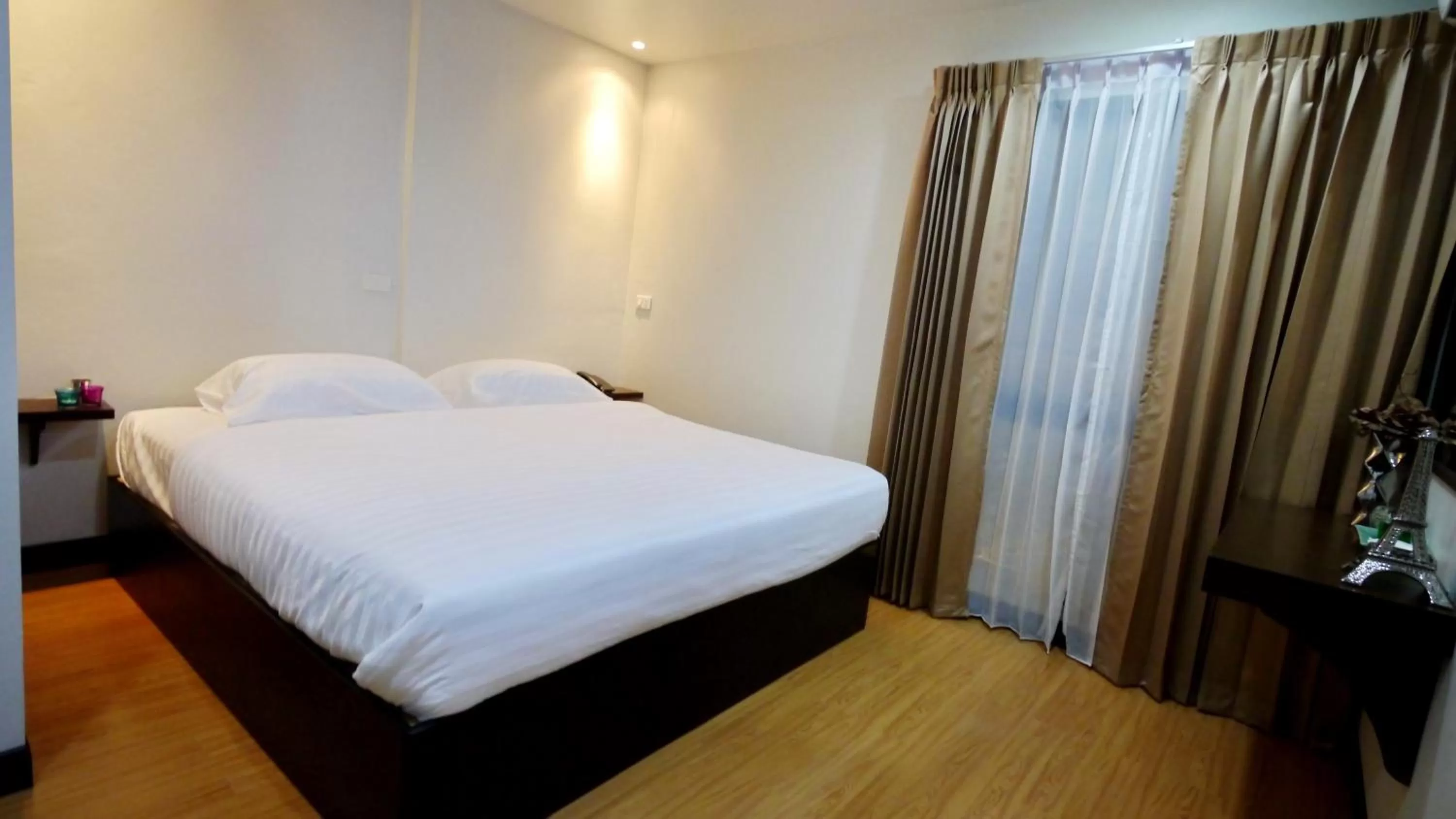 Bed in Basic Line Hotel @ Loikroh