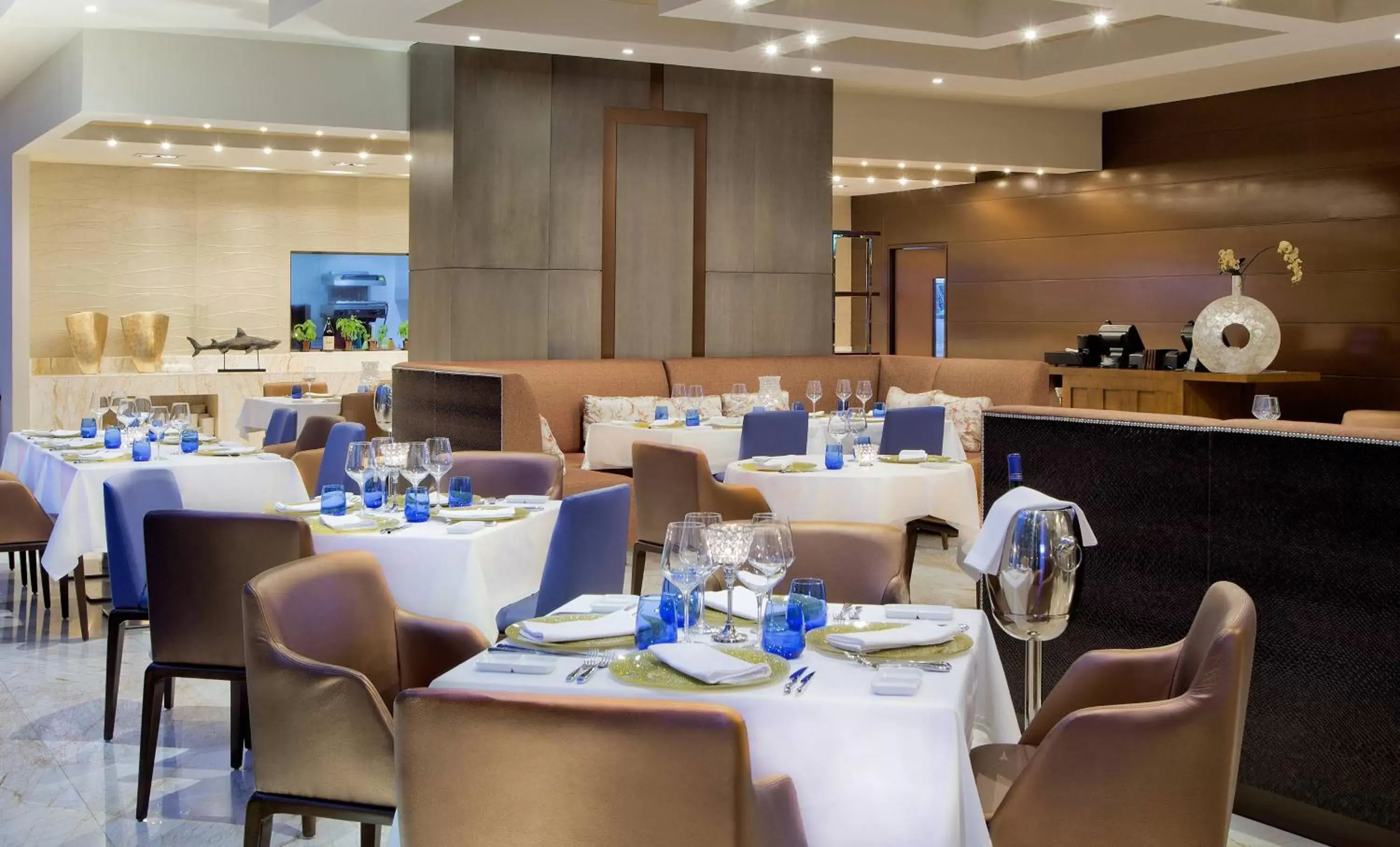 Restaurant/Places to Eat in Global Hotel Panama