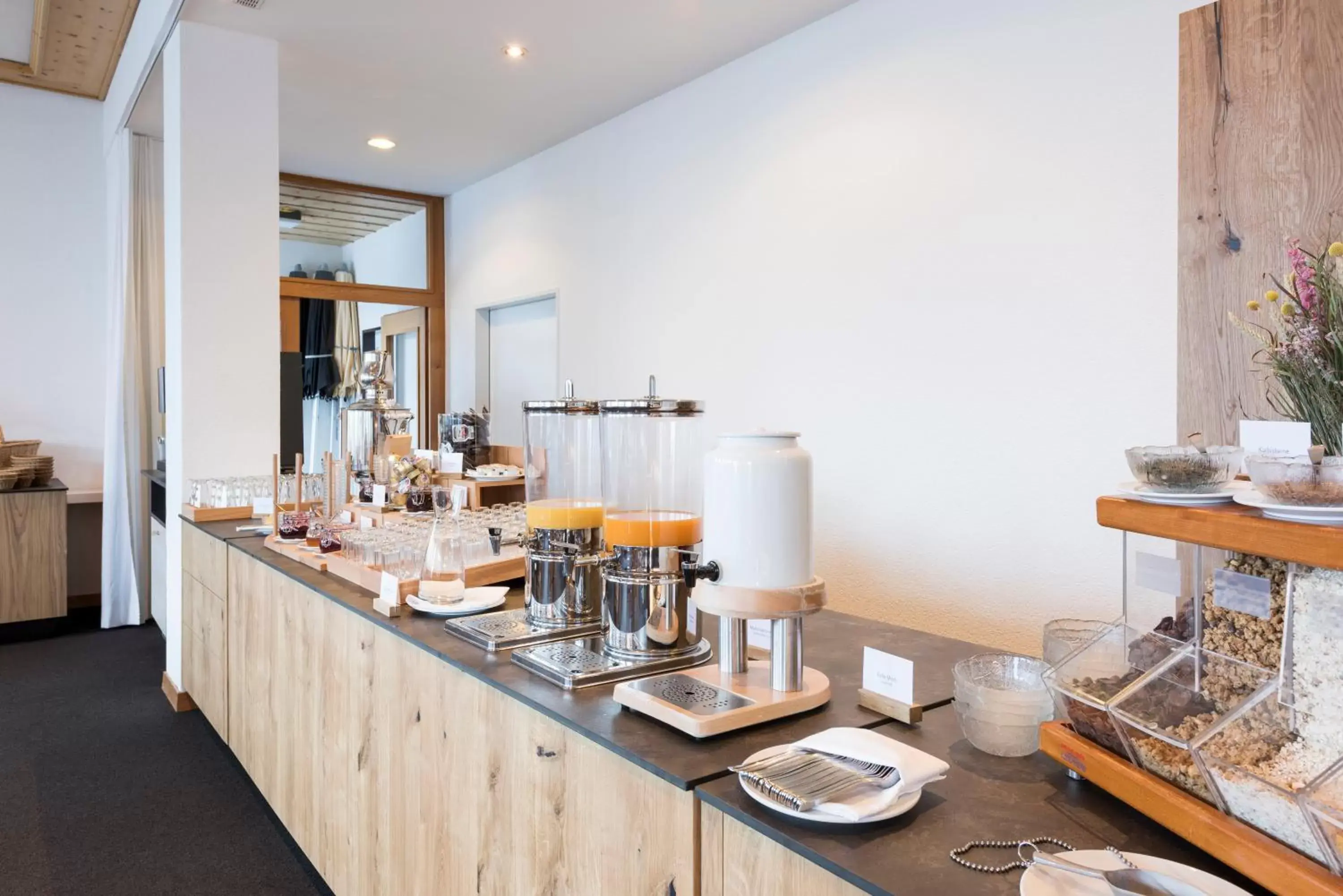 Buffet breakfast, Kitchen/Kitchenette in Berghotel Randolins