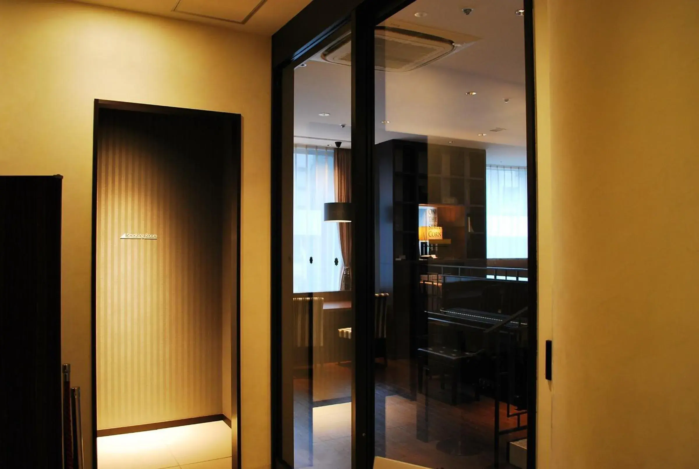 Lounge or bar, TV/Entertainment Center in Ginza Grand Hotel
