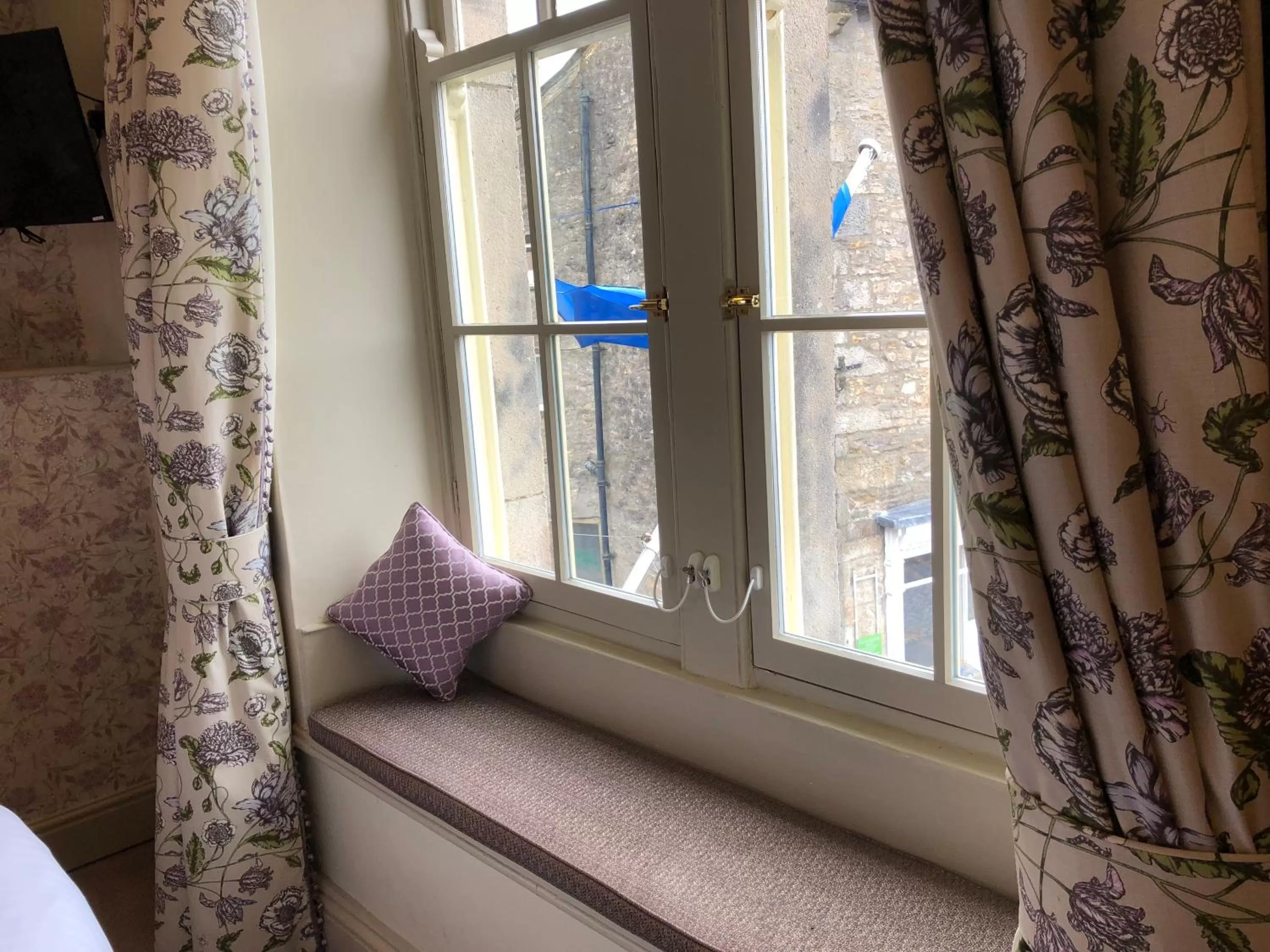 Seating area, Bed in The Devonshire Grassington