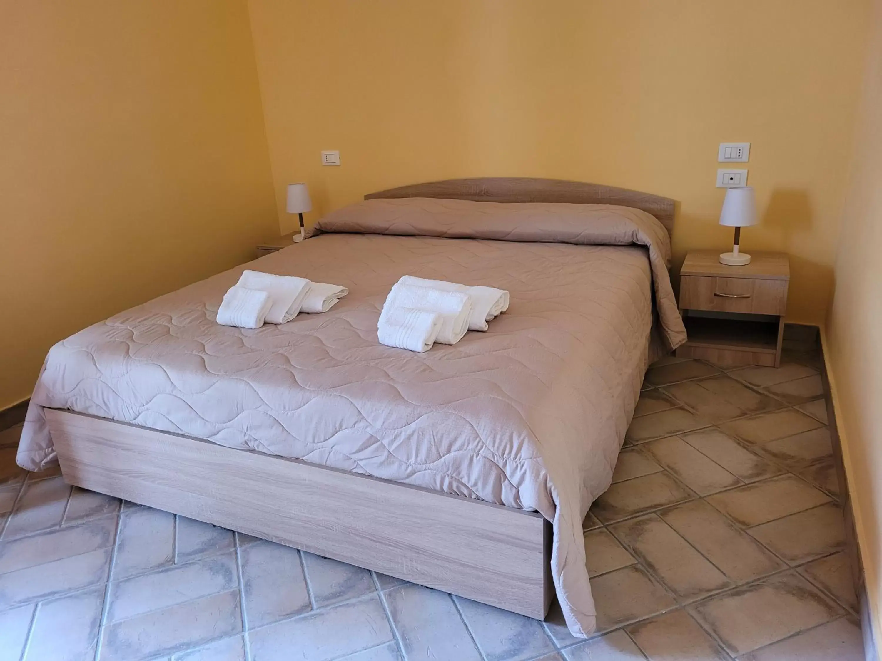 Standard Double Room in Alloggio turistico Magnifico Alessandro Valle Bernardo 04025 Lenola nei pressi di Fondi LT Standard Double Room in Alloggio turistico Magnifico Alessandro Valle Bernardo 04025 Lenola nei pressi di Fondi LT