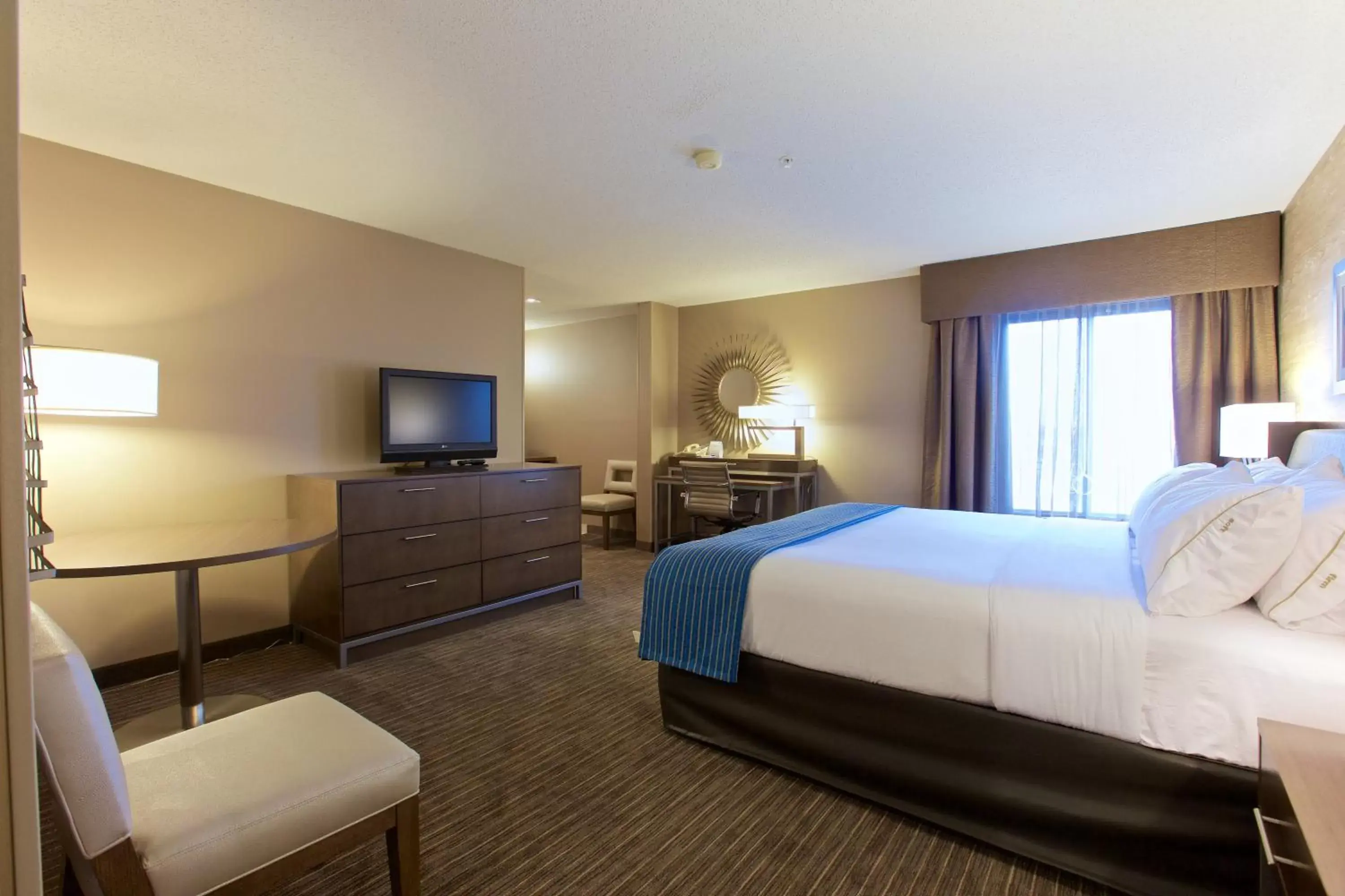 Photo of the whole room in Holiday Inn Express Fargo - West Acres, an IHG Hotel