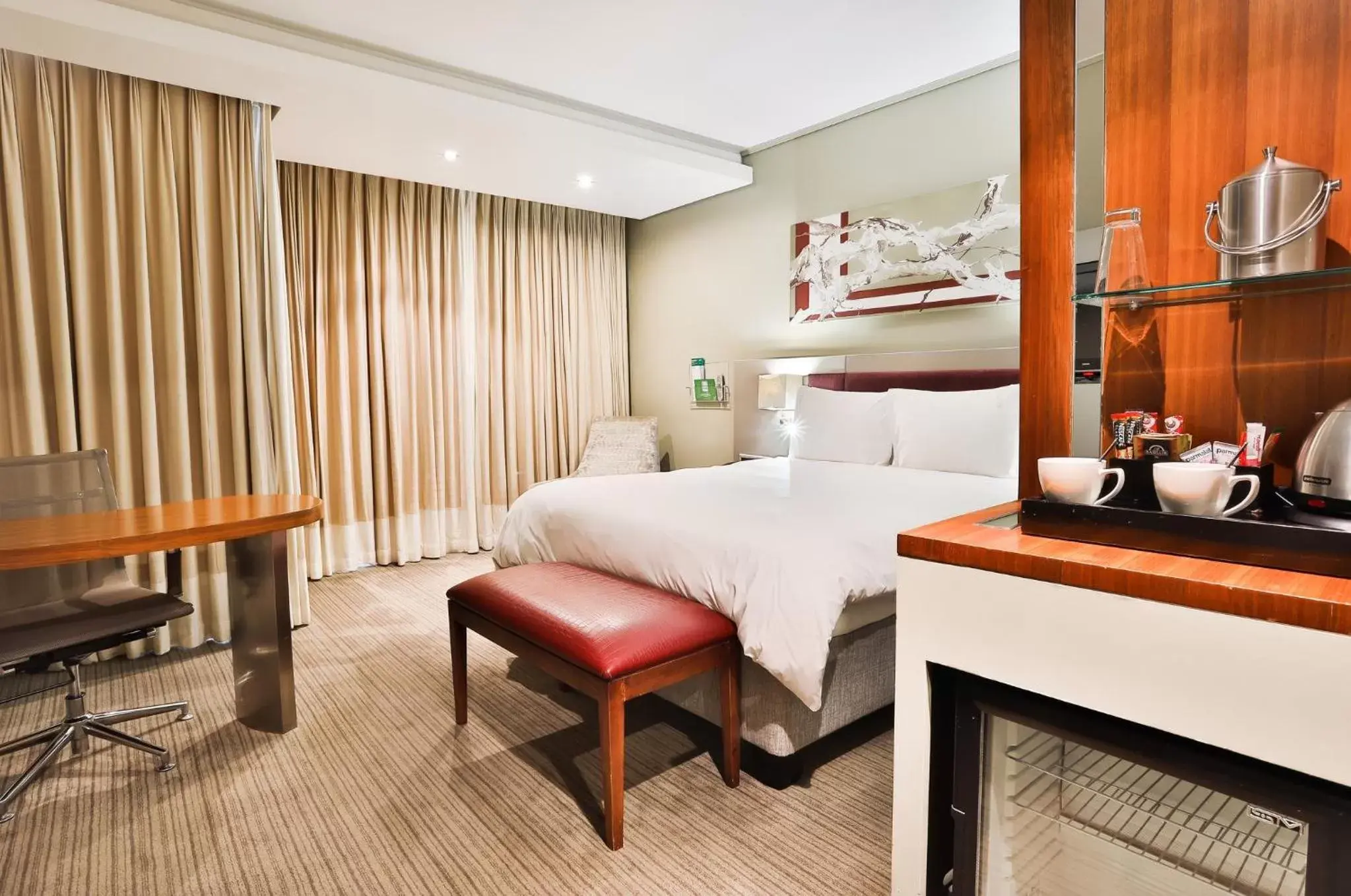 Photo of the whole room, Bed in Holiday Inn Johannesburg-Rosebank, an IHG Hotel