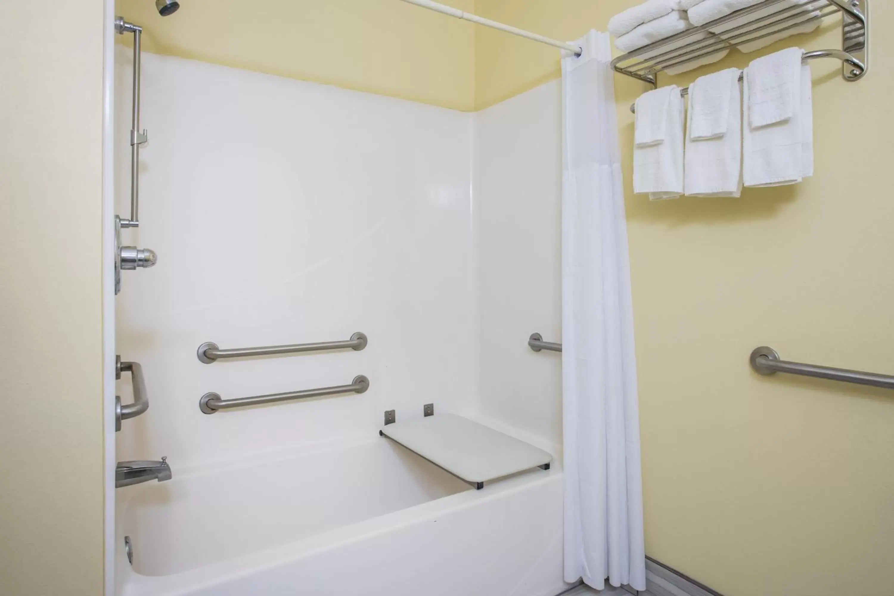 Bathroom in Days Inn & Suites by Wyndham Augusta Near Fort Gordon