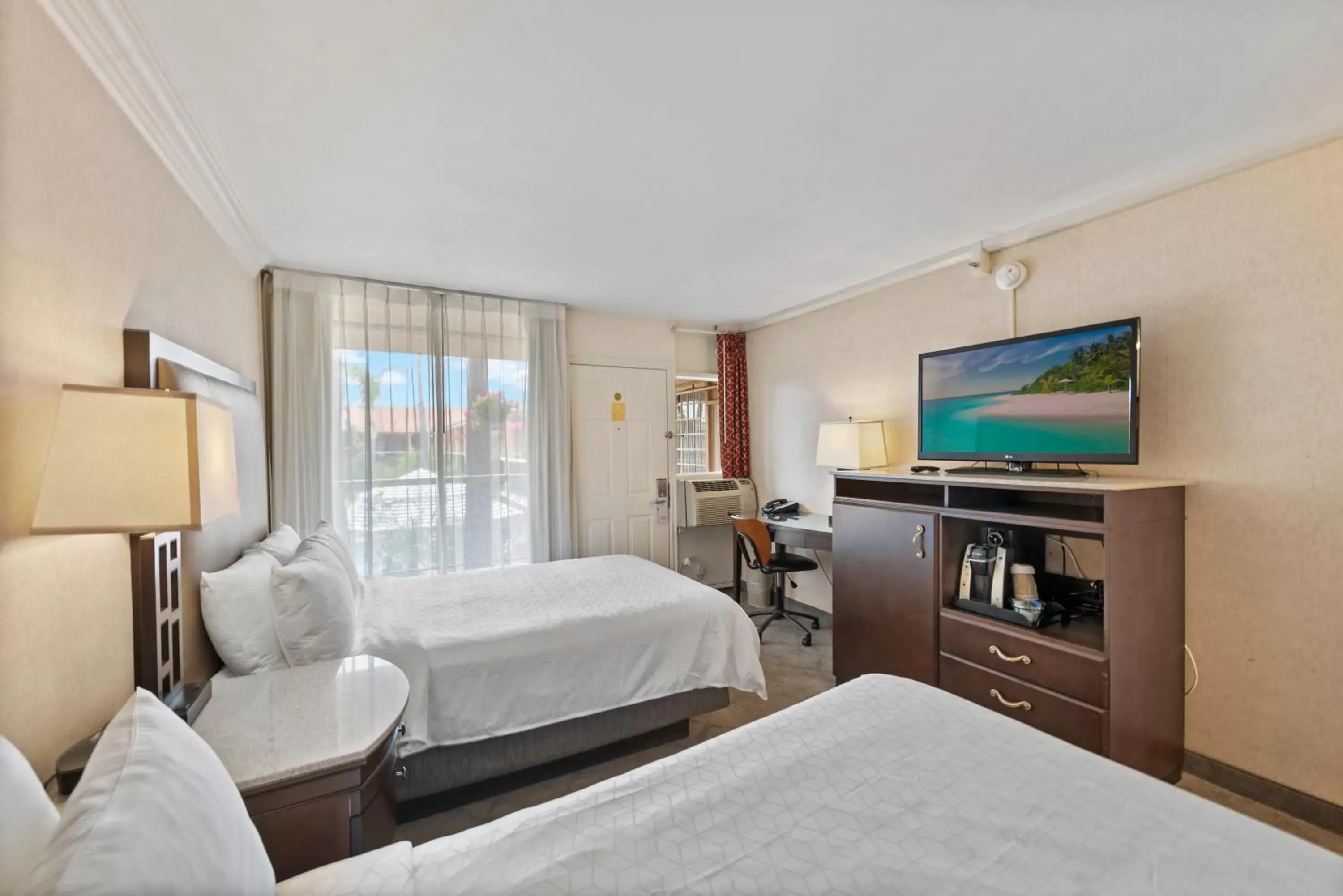 Bed in 14 West Hotel Laguna Beach