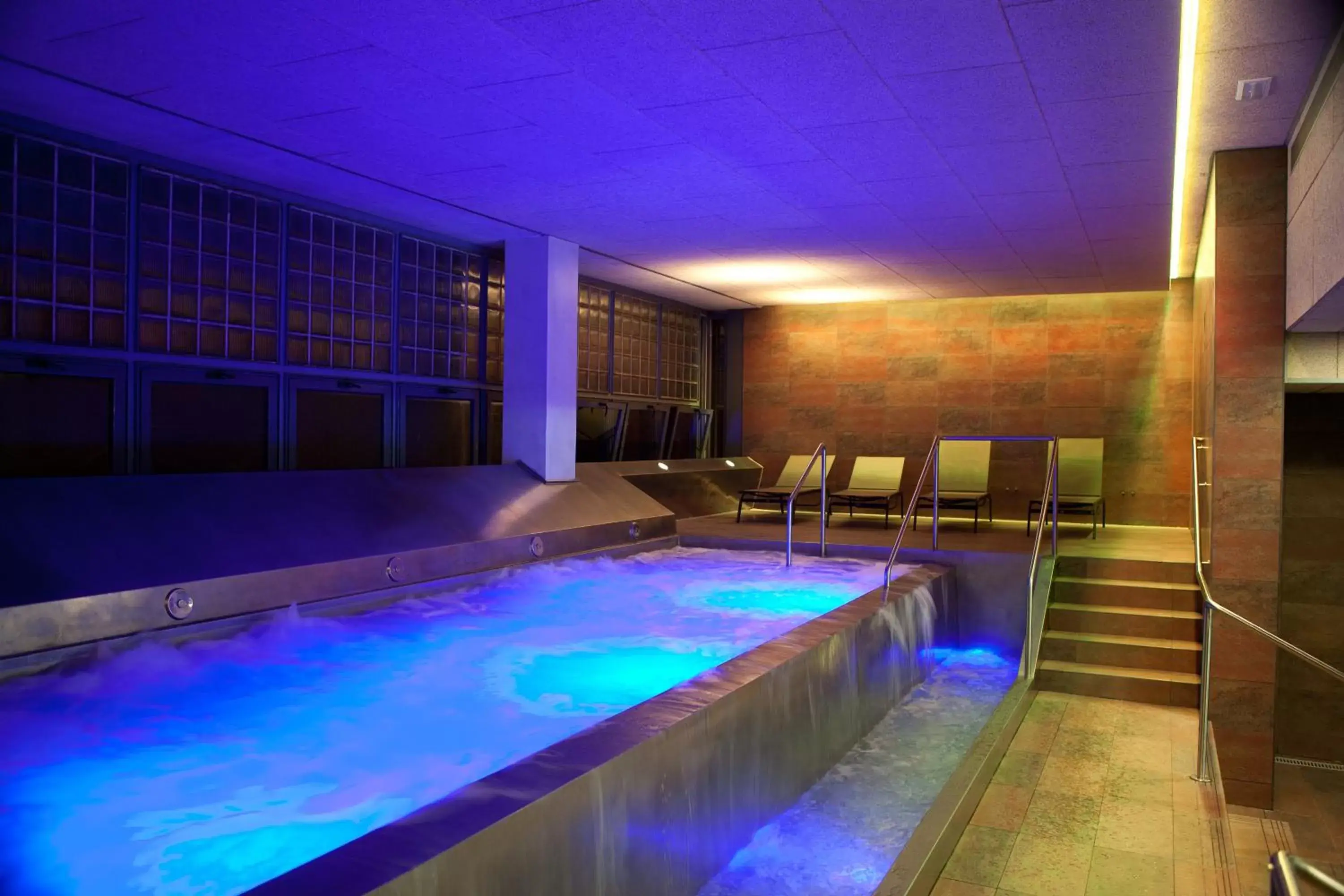 Spa and wellness centre/facilities, Swimming Pool in Bcn Sport Hostels