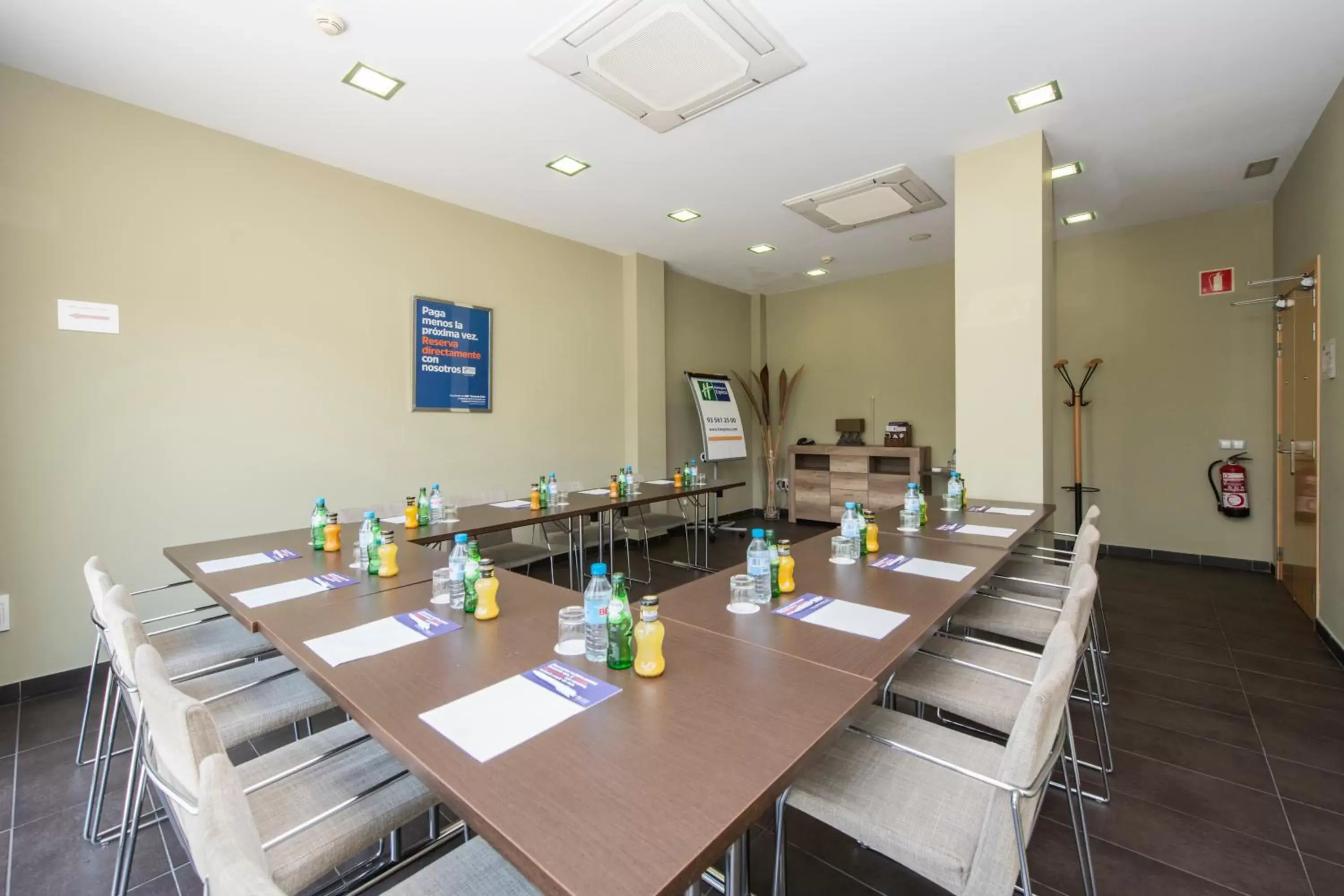 Meeting/conference room in Holiday Inn Express Sant Cugat, an IHG Hotel