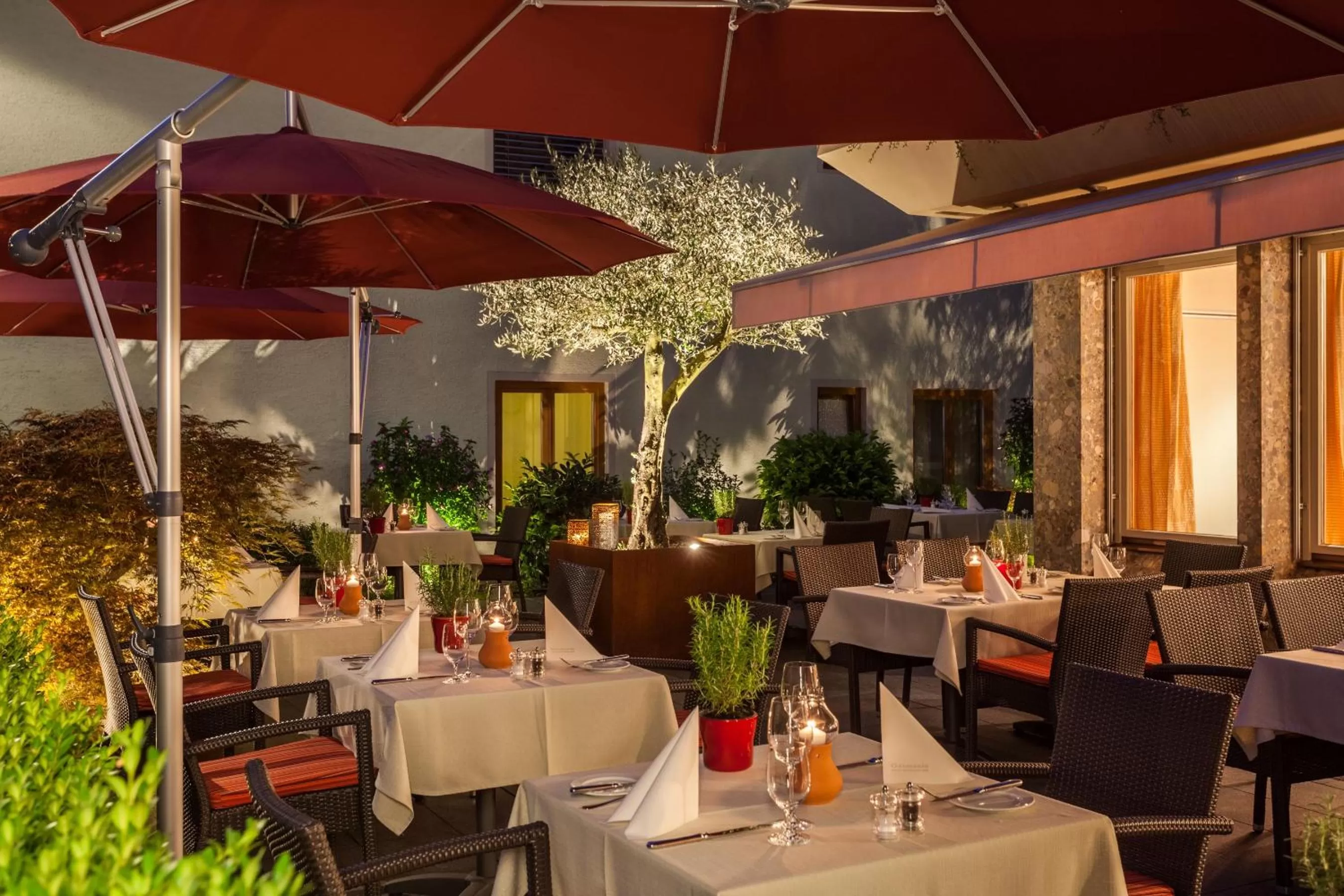 Restaurant/places to eat in Hotel Germania