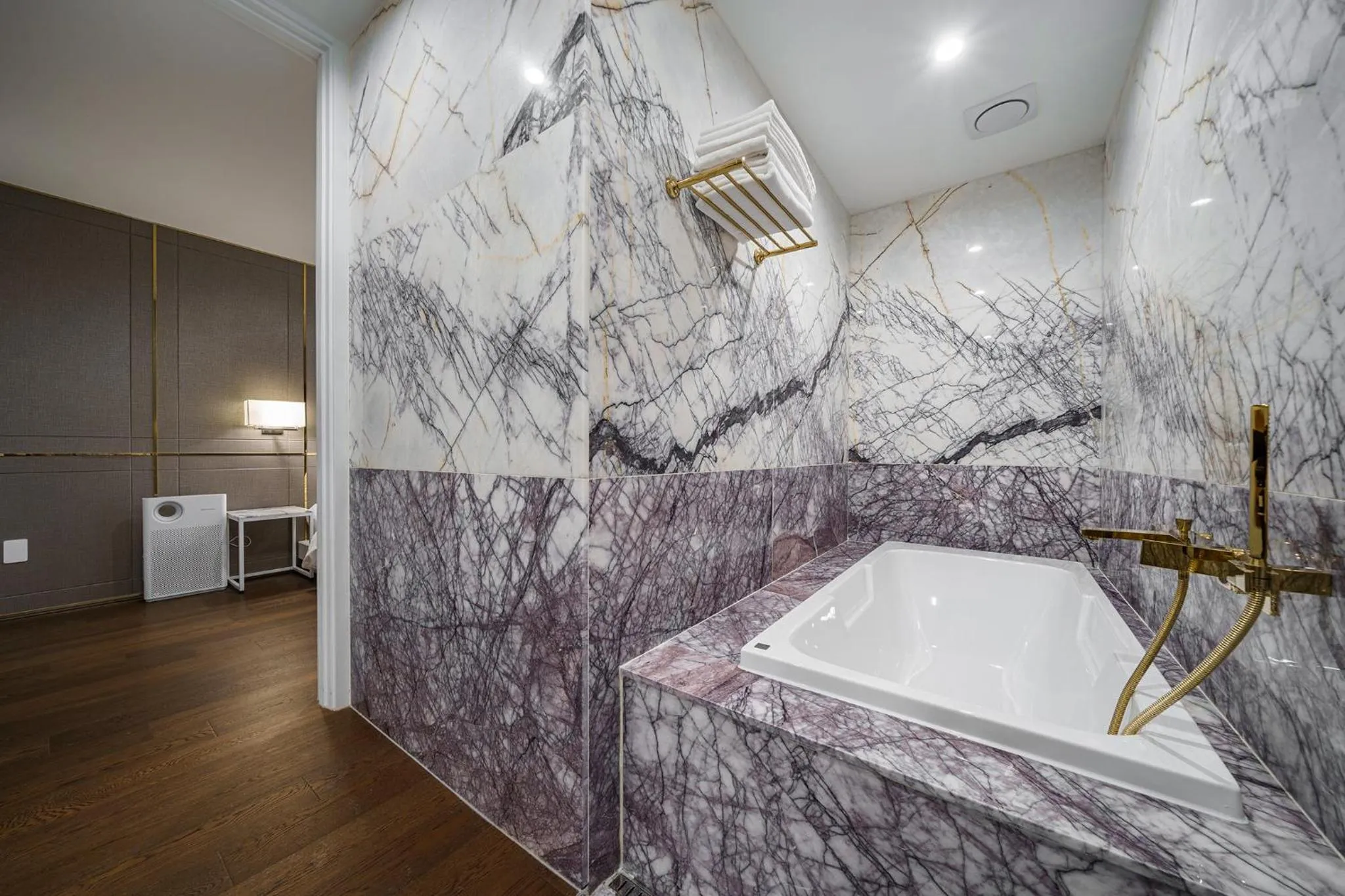 Bathroom in Amare Hotel Jongno