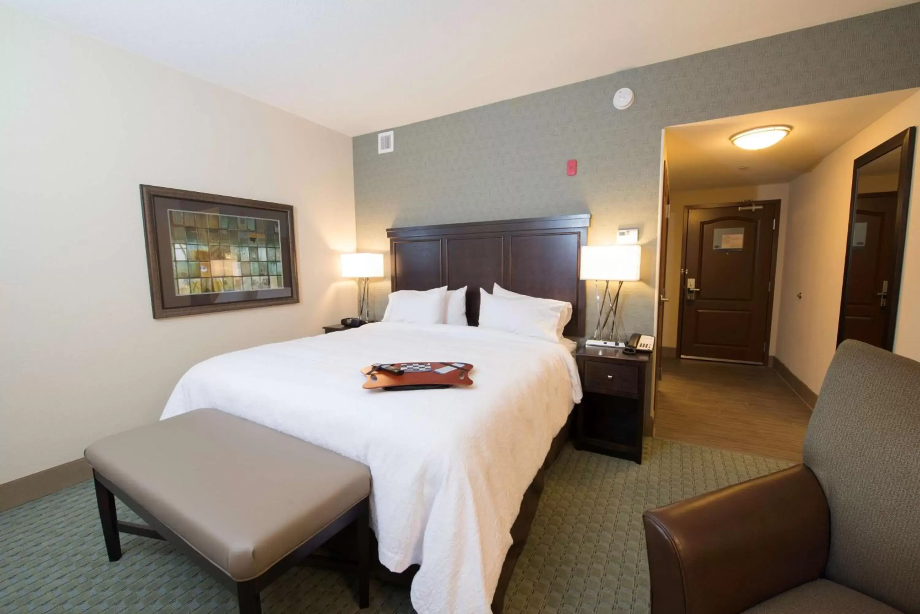 Bed in Hampton Inn & Suites Bismarck Northwest