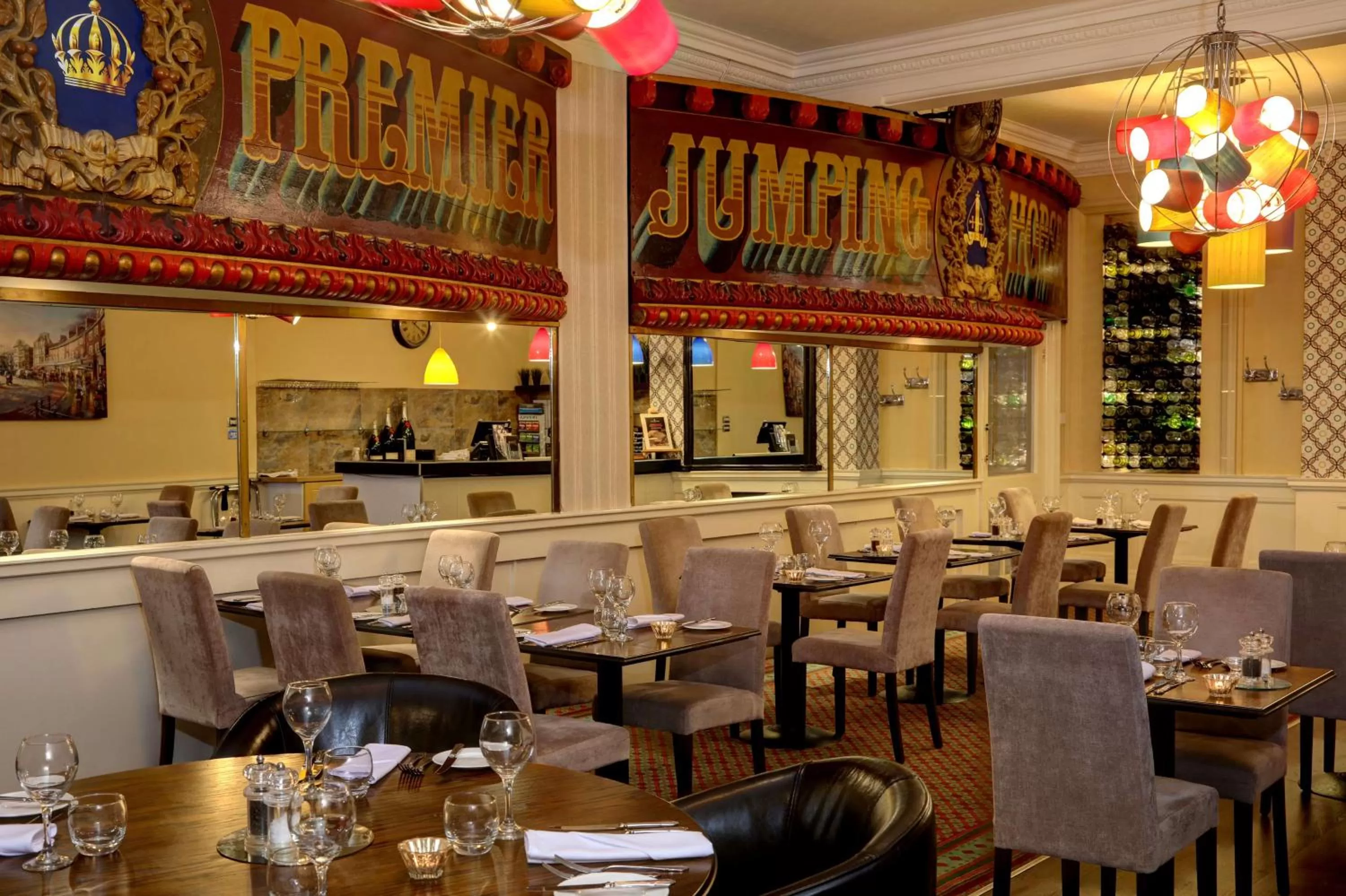 Restaurant/places to eat in Crown & Mitre Hotel