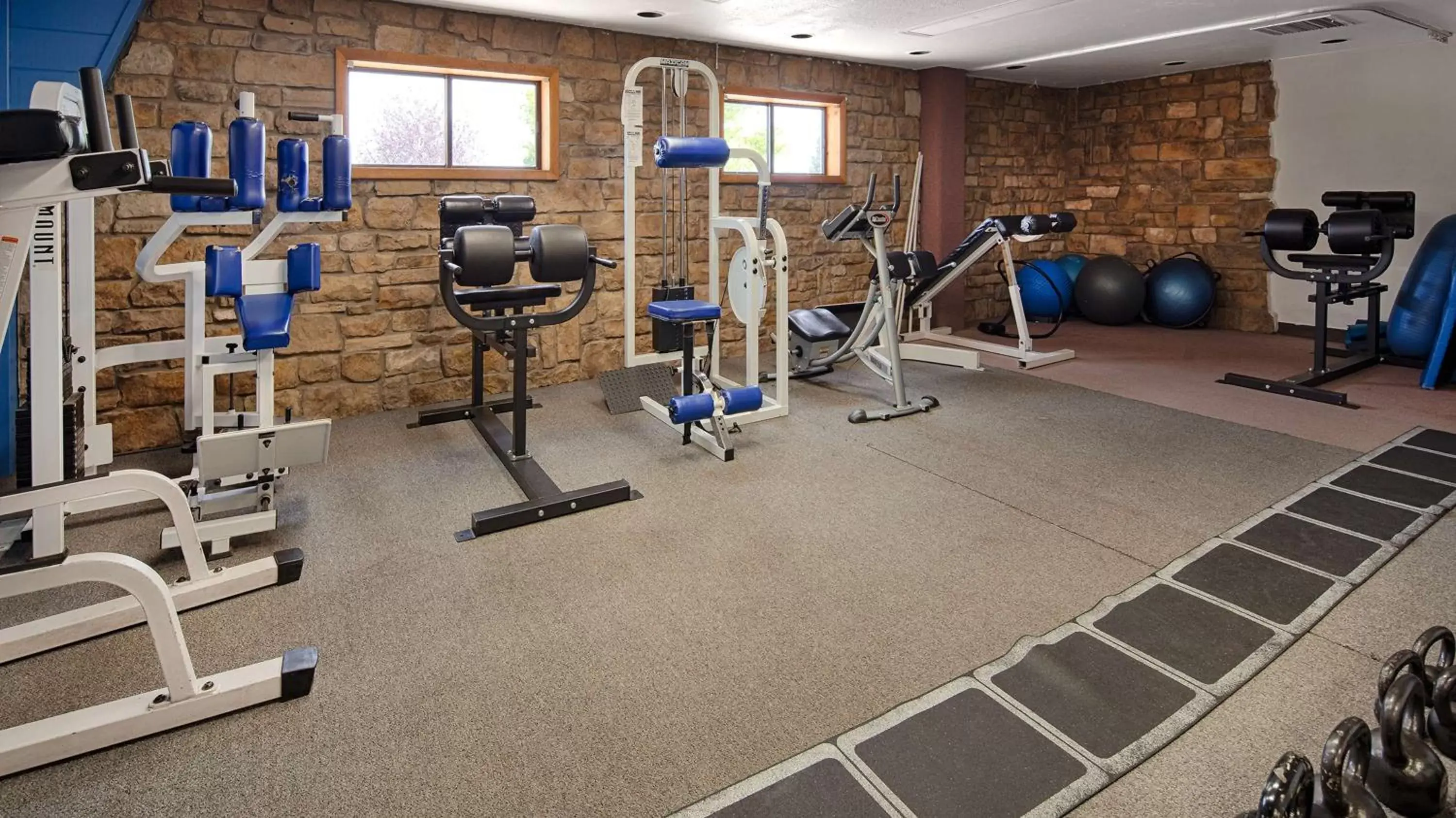 Fitness centre/facilities in Best Western Plus Deer Park Hotel and Suites Fitness centre/facilities in Best Western Plus Deer Park Hotel and Suites