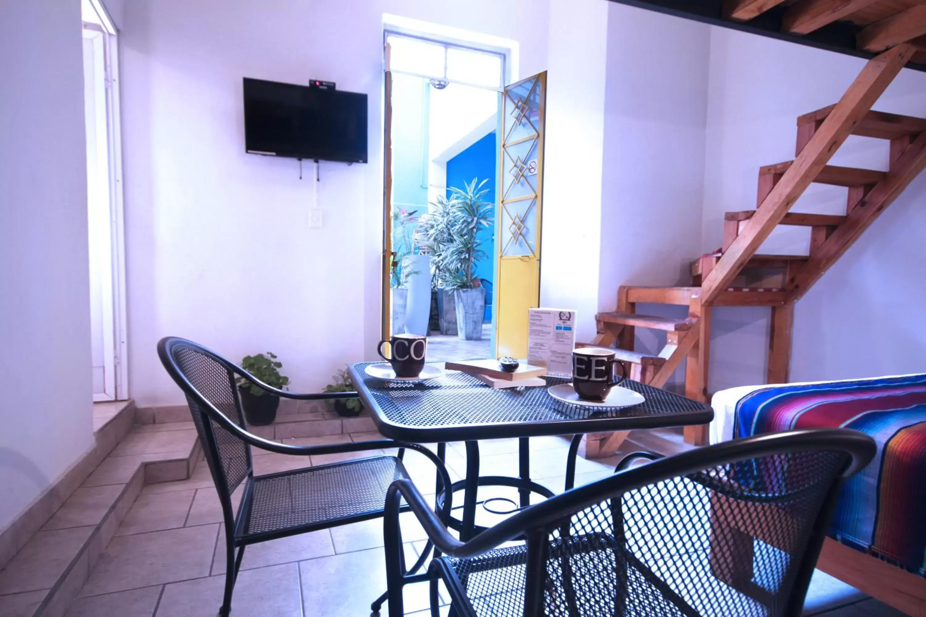 Living room, TV/Entertainment Center in Hotel del Refugio