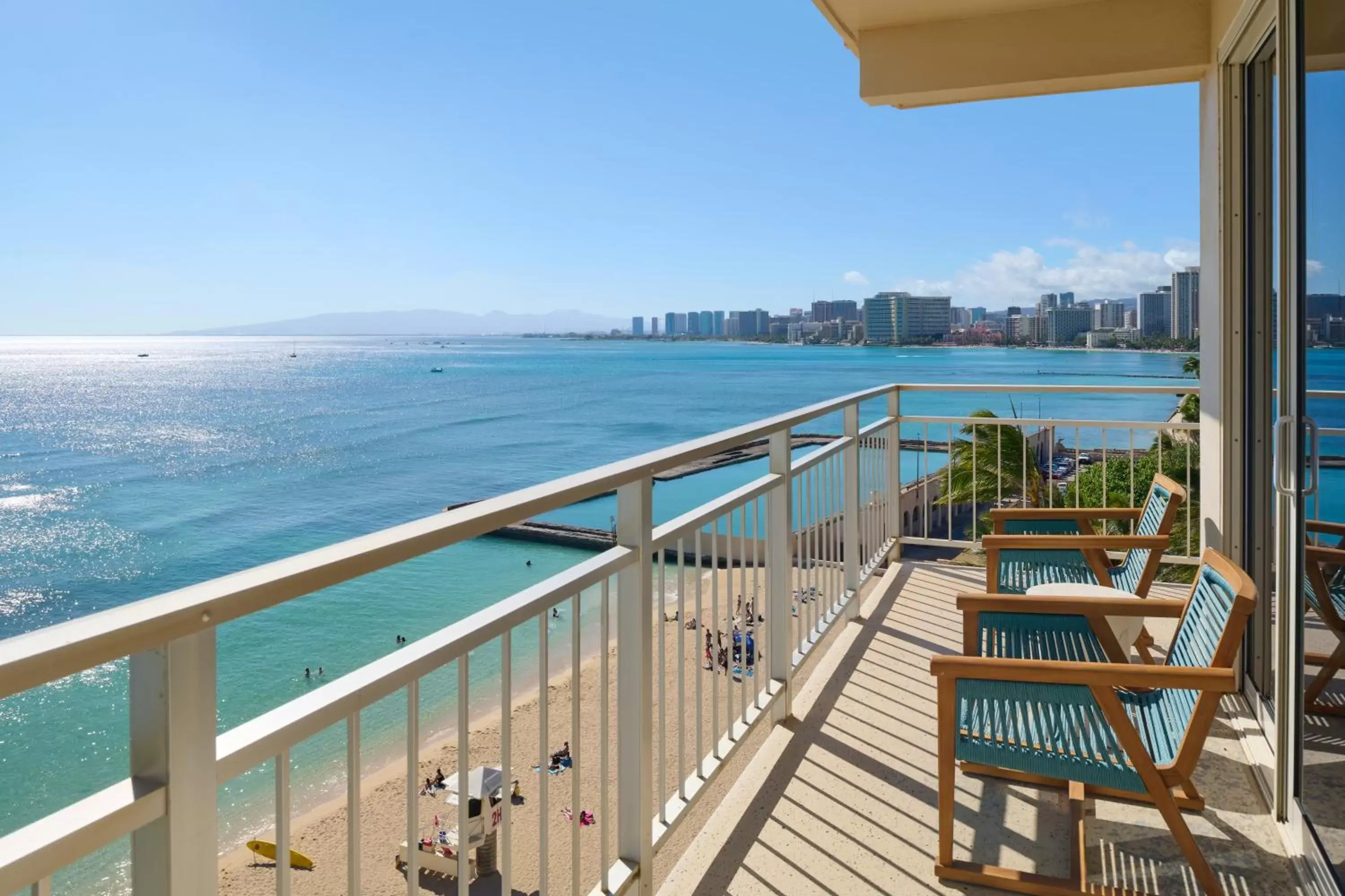 Patio, Balcony/Terrace in Kaimana Beach Hotel