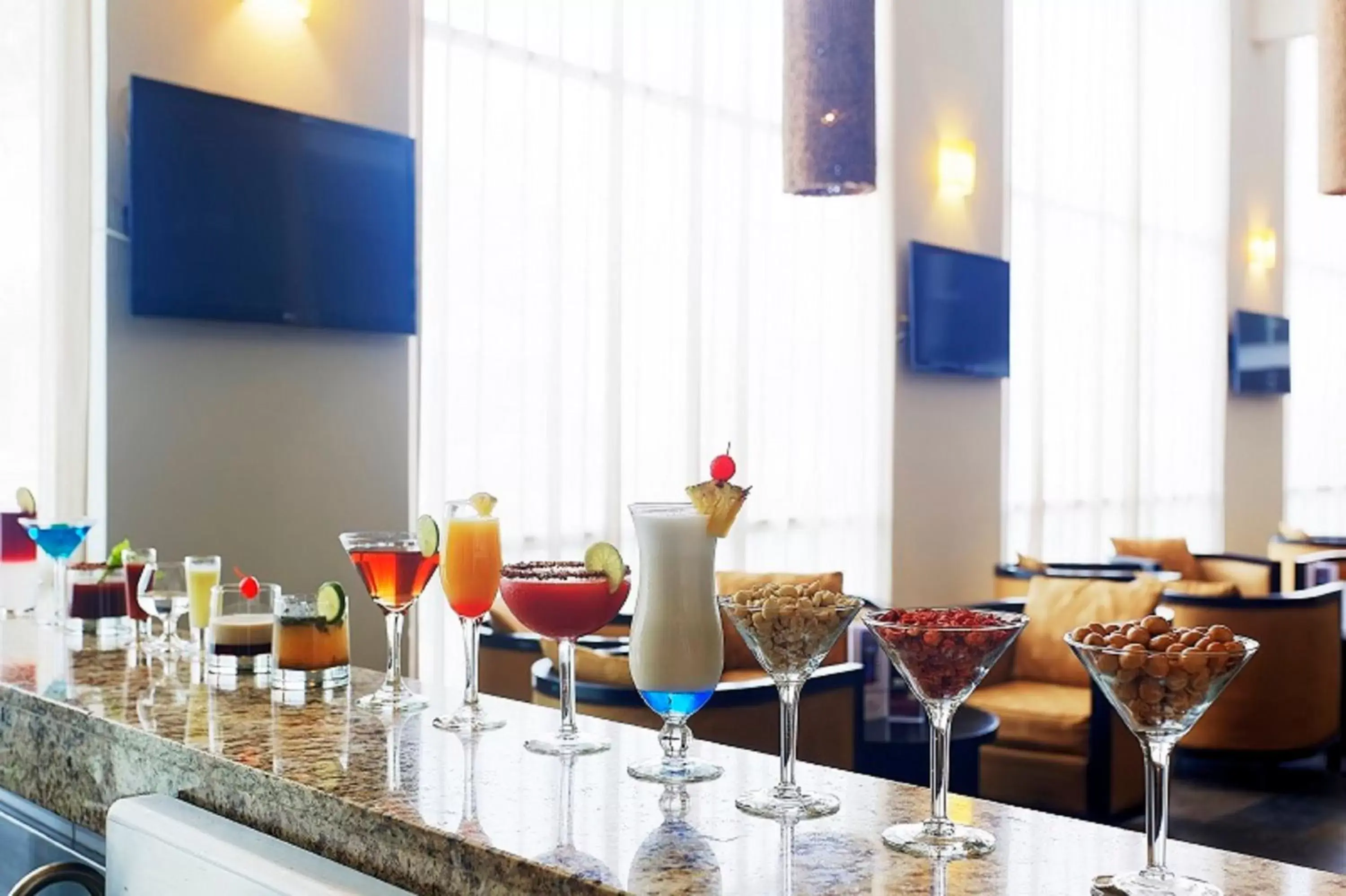 Lounge or bar in Crowne Plaza Villahermosa, an IHG Hotel