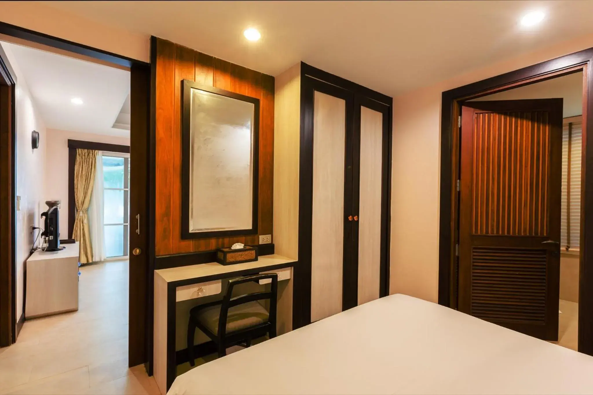 Bedroom, TV/Entertainment Center in Anyavee Tubkaek Beach Resort- SHA Plus