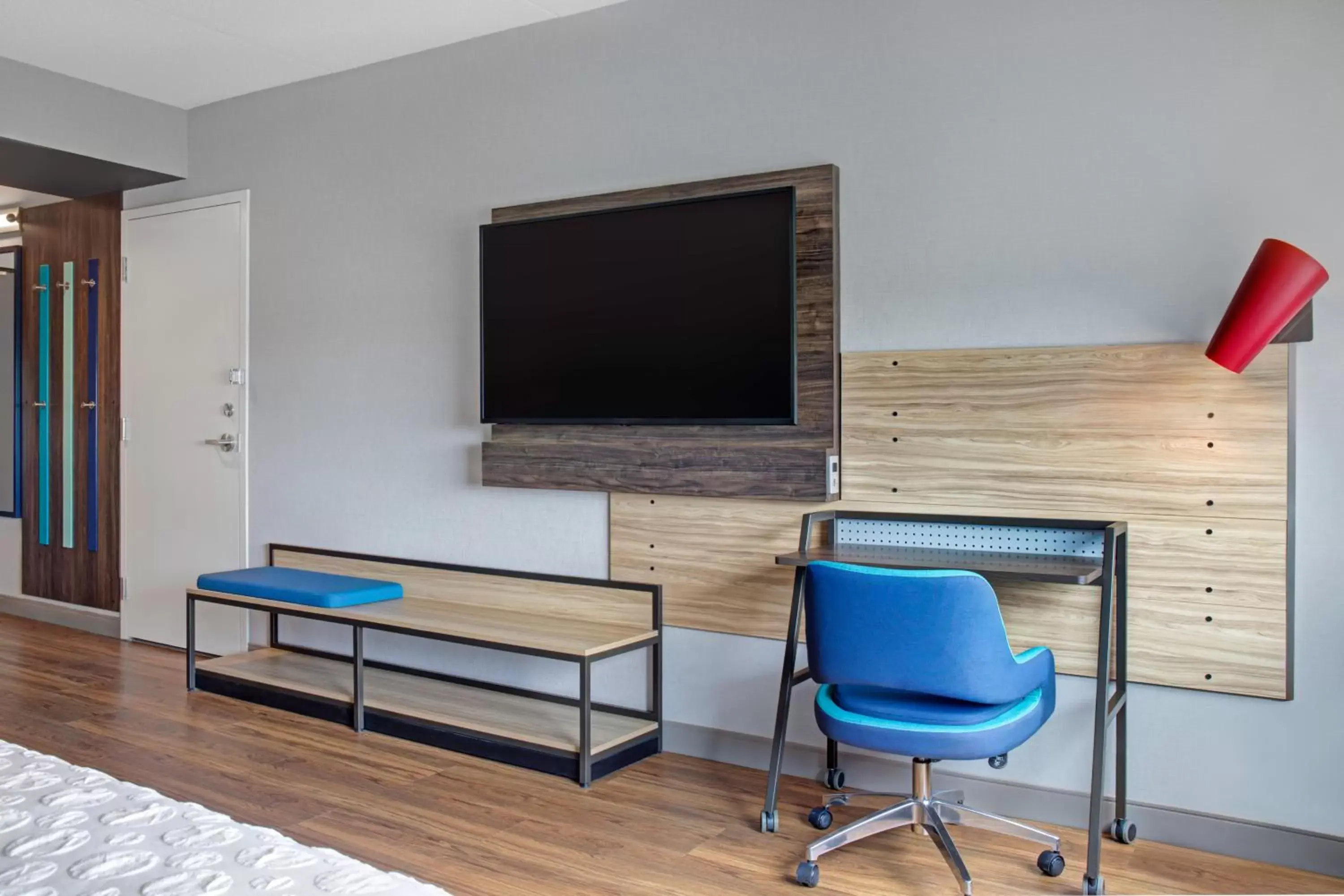 TV and multimedia, TV/Entertainment Center in Tru By Hilton Toronto Airport West