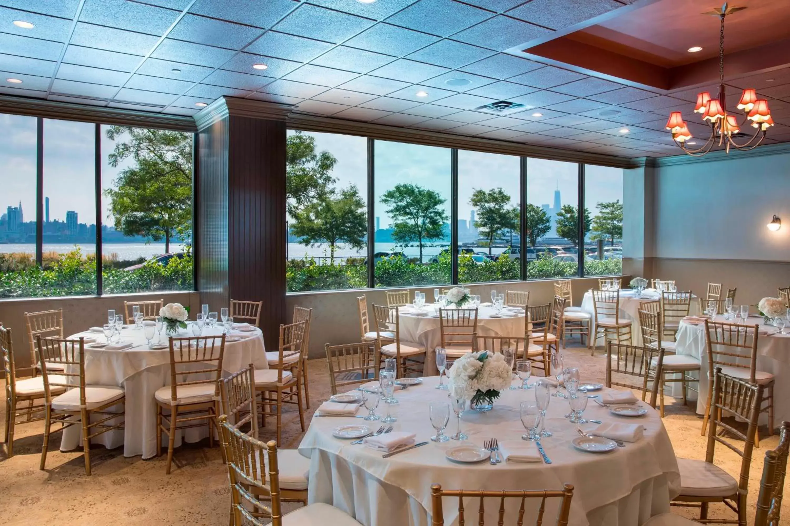 Restaurant/Places to Eat in Sheraton Lincoln Harbor Hotel